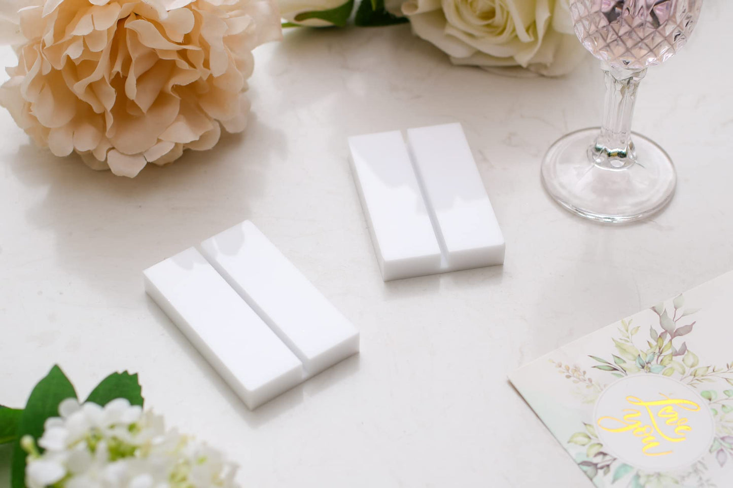 UNIQOOO 3" White Acrylic Stand | Wedding Sign Holders, 20 Count