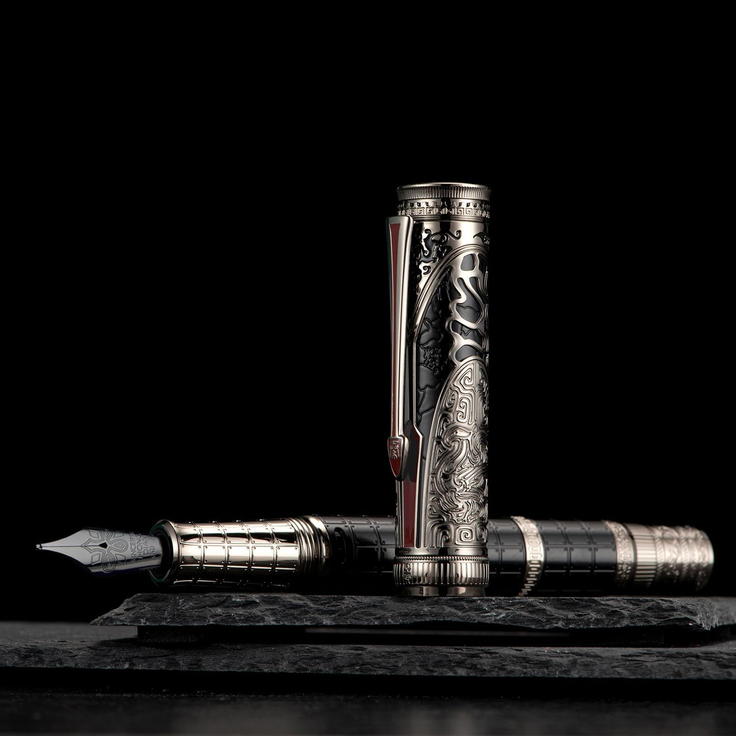 Hongdian D5X Fountain Pen Black Color Medium Nib, Qin Dynasty Retro Chinese Totem Engraving Smooth Writing Pen with Converter and Pen Box Set