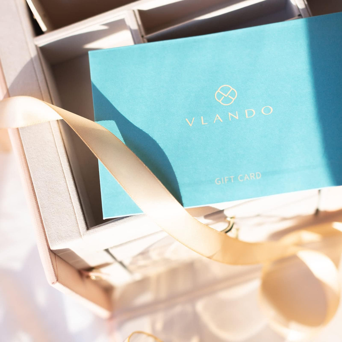 Vlando Jewelry Box Organizer for Girls Women, Large Baroque Jewelry Storage Box with Mirror,Drawers for Bracelets, Earrings, Rings, Necklaces, Mothers Day Difts for Loved One, Pink