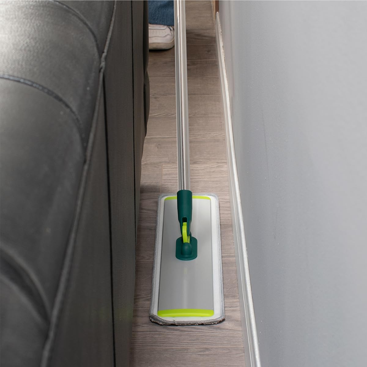 Pine-Sol Flat Microfiber Mop - Wet/Dry Floor Cleaning Tool with 2 Reusable Mopping Pads - Multi-Surface for Dusting Hardwood, Laminate, Tile - Extendable Stainless Steel Handle with Swivel Head