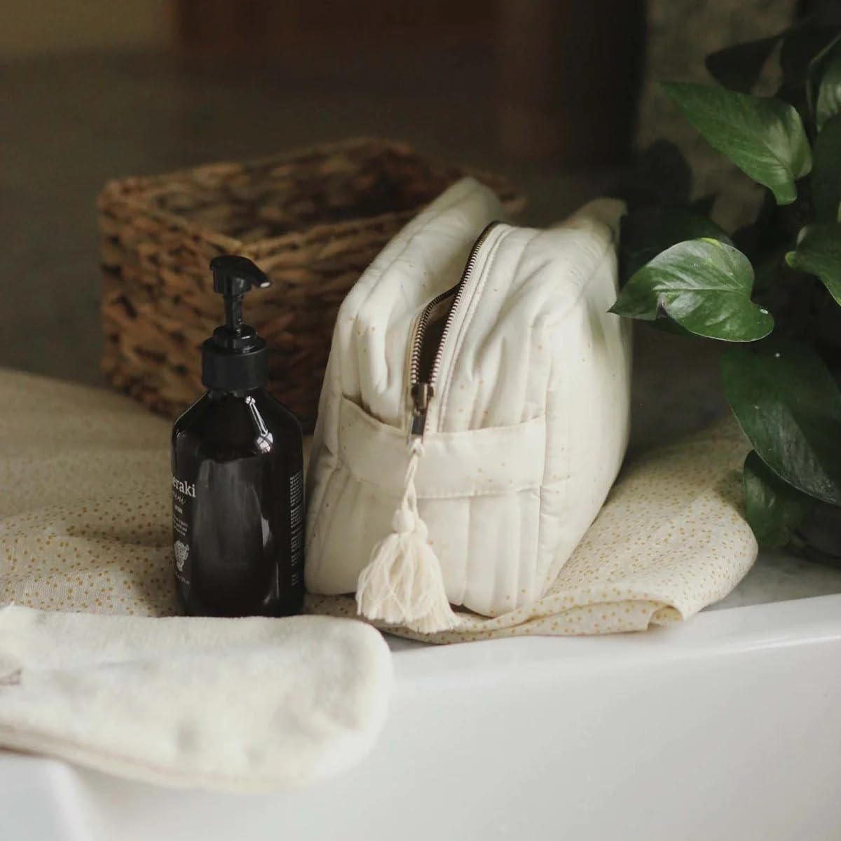 Avery Row Wash Bag Wild Chamomile