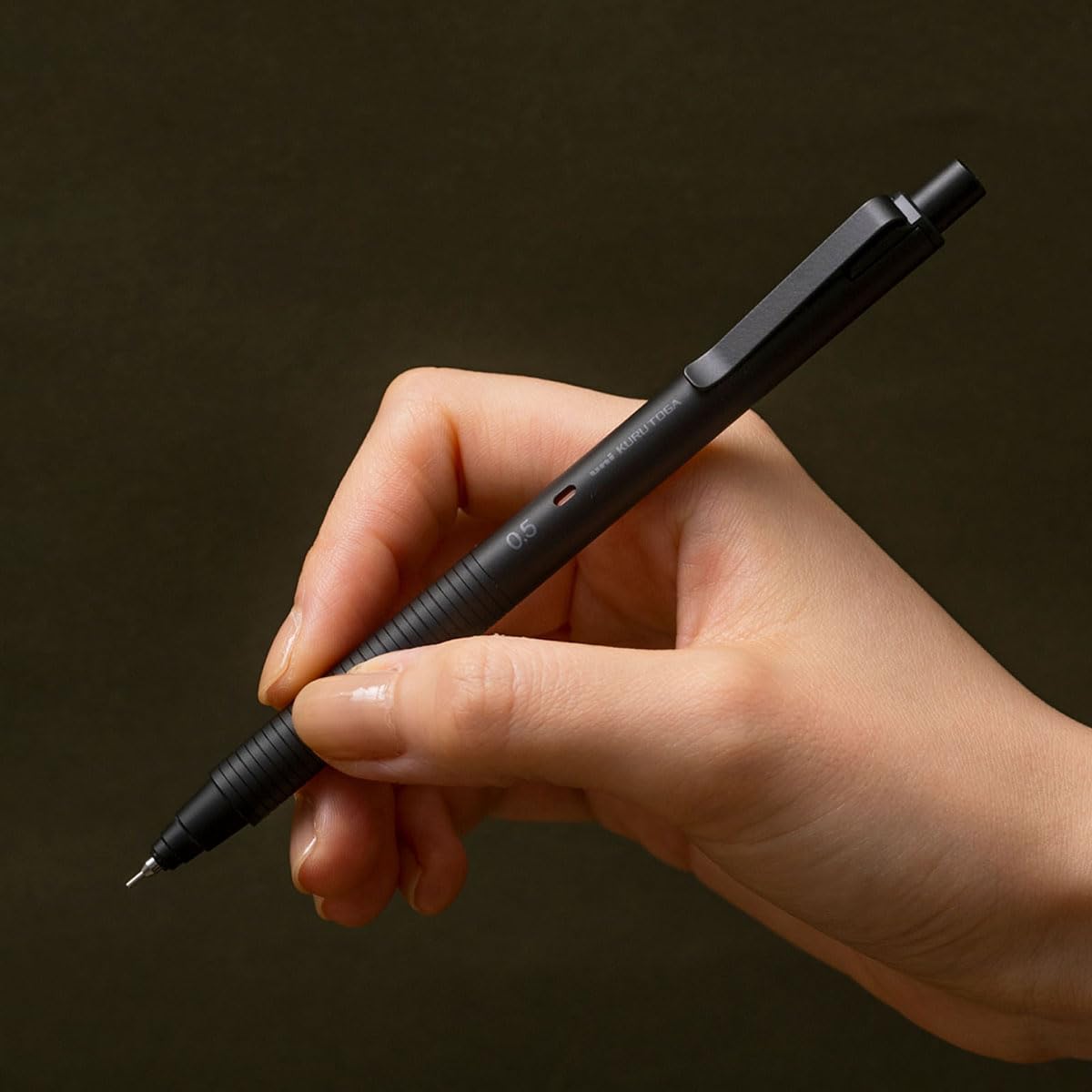 Uni Kuru Toga Metal Mechanical Pencil, Auto Lead Rotation, 0.5mm Fine Point, All-Metal Body, Nocturne Black, M5KH1P.24