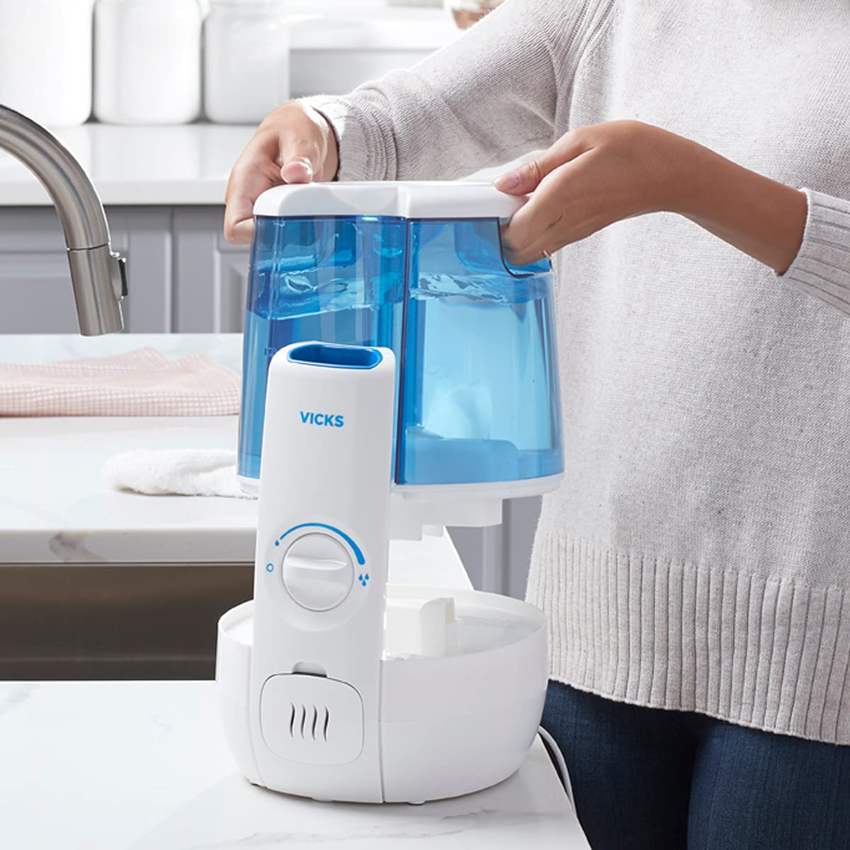 Vicks VUL600C CoolRelief Ultrasonic Cool Mist Humidifier, Medium Room Humidifier for Baby, Bedroom, Office Desk, with Variable Output Control, Scent Pad Slots, Inhalant Cup, Auto Shut-Off, 4.5L/1.2Gal