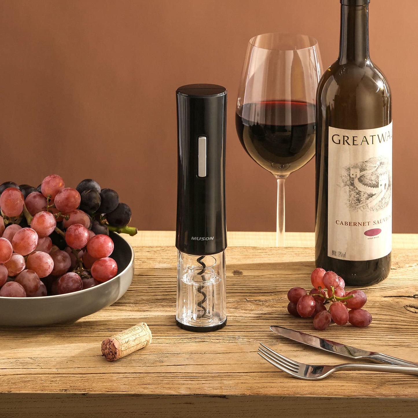 muson Electric Wine Opener, Automatic Corkscrew with Foil Cutter, 2 Vacuum Stopper, Aerator Pourer, Wine Bottle Opener Battery Operated 4-in-1 Gift Set for Wine Lover Home Kitchen