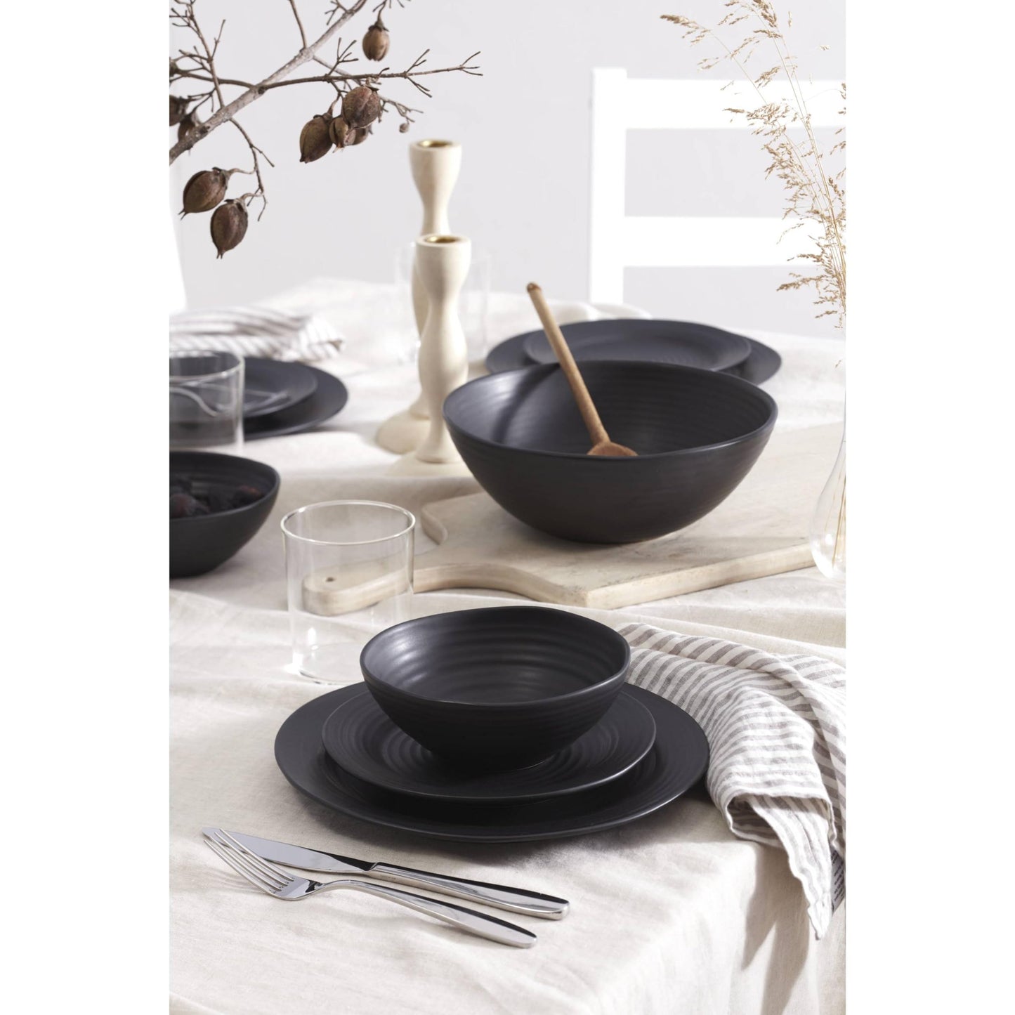 Oneida 895938 Ridge Black 12 Piece Dinnerware Set