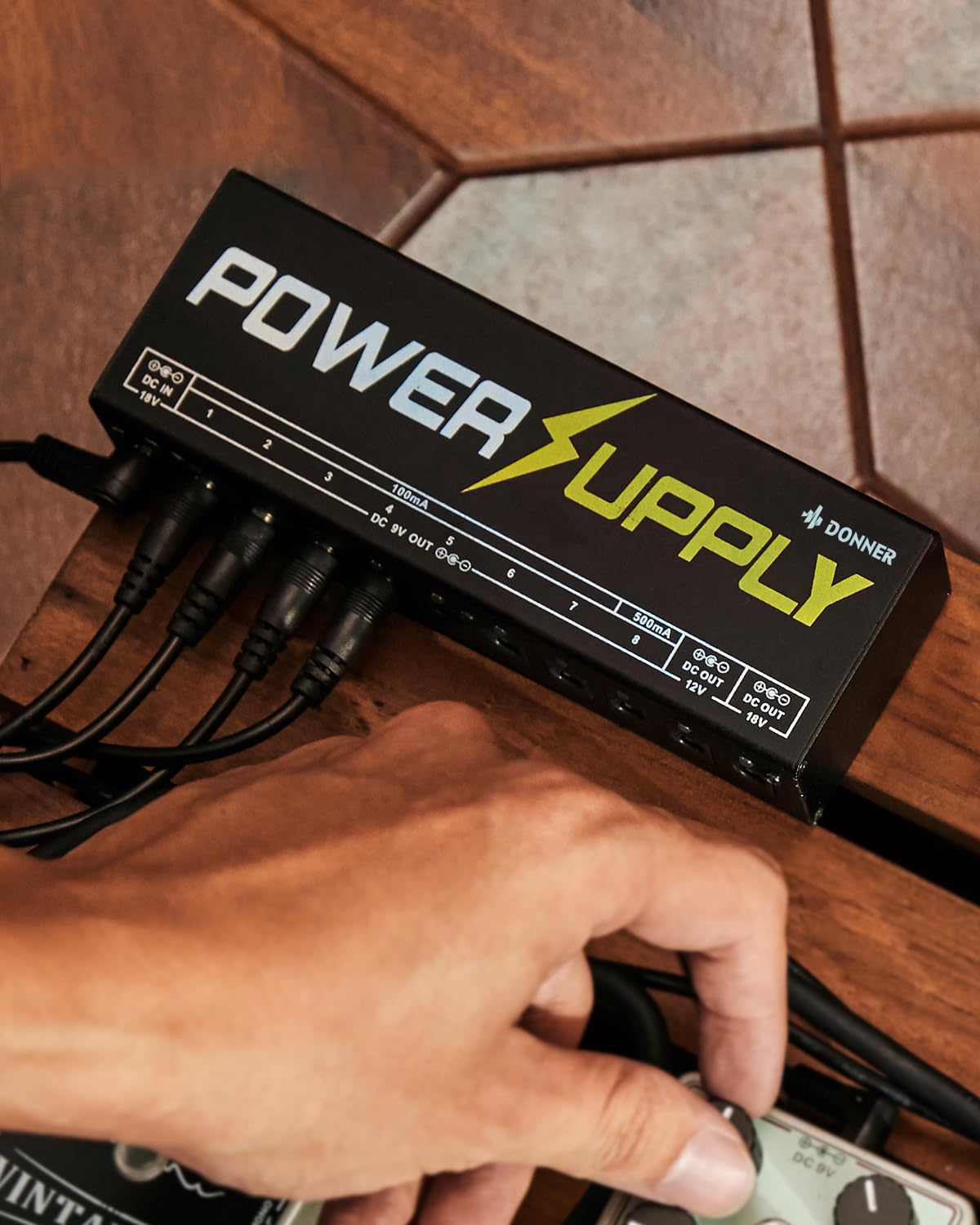 Donner DP-1 Effect Pedal Power Supply 10 Isolated DC Output for 9V/12V/18V Pedal With Blue LED Indicator