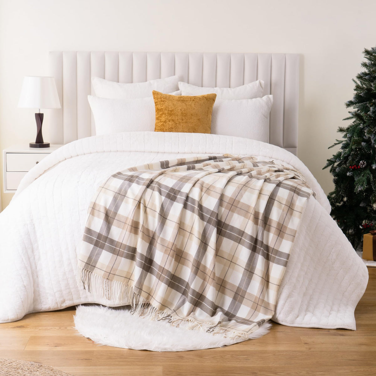 BATTILO HOME Grey White Plaid Throw Blanket for Couch, Fall Decor Throw Blankets Farmhouse Style, Super Soft Decorative Throw with Tassels 49"x63"