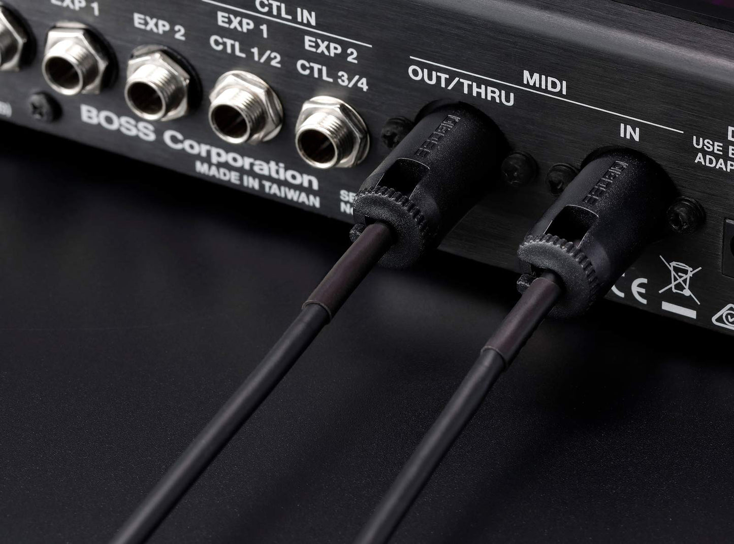 BOSS 3ft/1m Length – Space-Saving MIDI Cable with Multi-Directional connectors, Perfect for pedalboards and All MIDI Applications. (BMIDI-PB3)