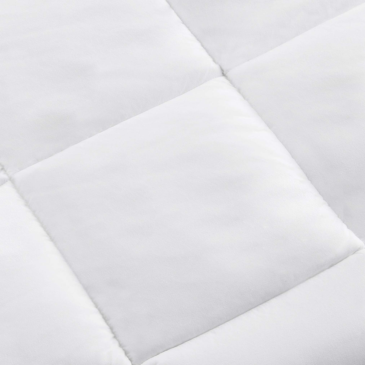 Amazon Basics Down Alternative Bedding Comforter Duvet Insert, Full / Queen, White, Light