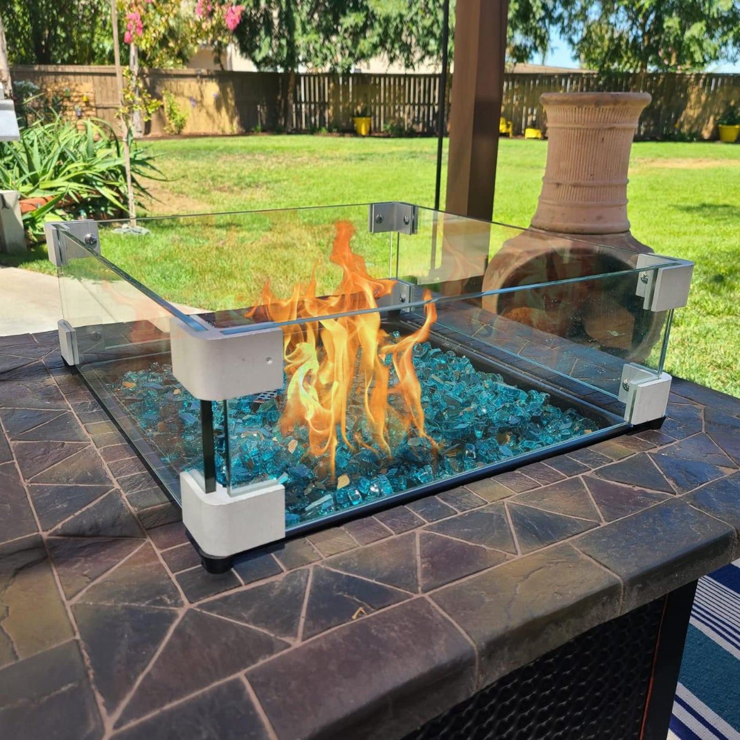 GASPRO 17.5" x 17.5"x 17.5" Square Fire Pit Glass Wind Guard for Square Fire Pit Table, 5/16inch Thickness, Clear Tempered Glass Panel with Hard Aluminum Corner Bracket & Rubber Feet