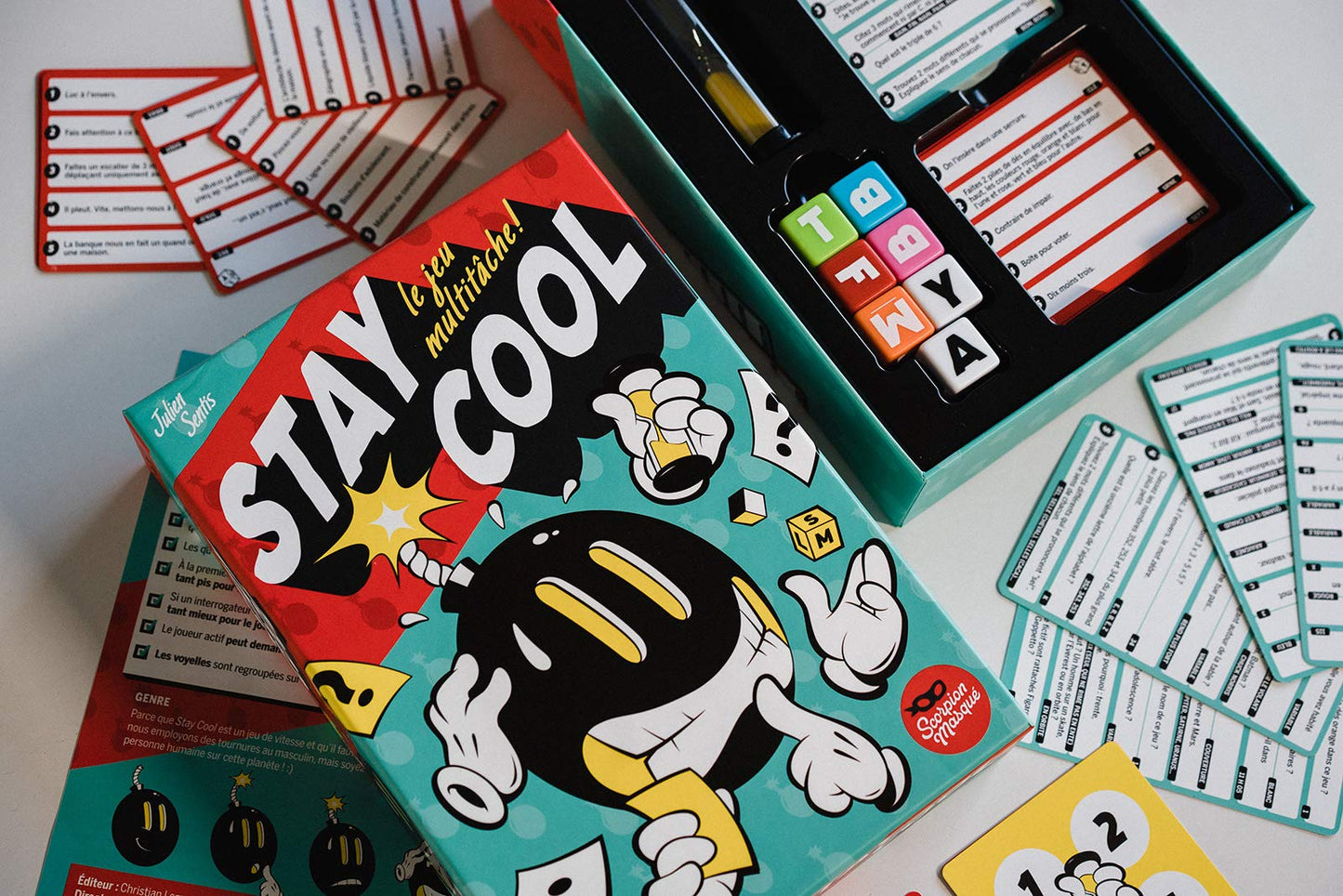 Stay Cool | Version française | Jeu de Société festif Pour ados et adultes | 12 ans et + | 3 à 7 joueurs | 30 Minutes