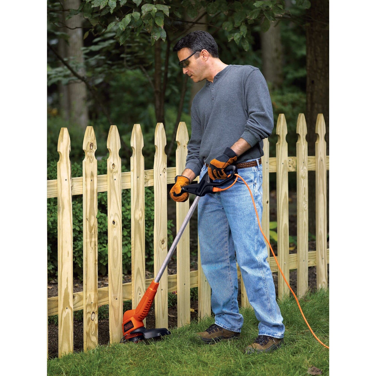 BLACK+DECKER Corded String Trimmer with Auto Feed, 4.4 Amp Motor, Edge Guide, 13-Inch (ST7700-CA)