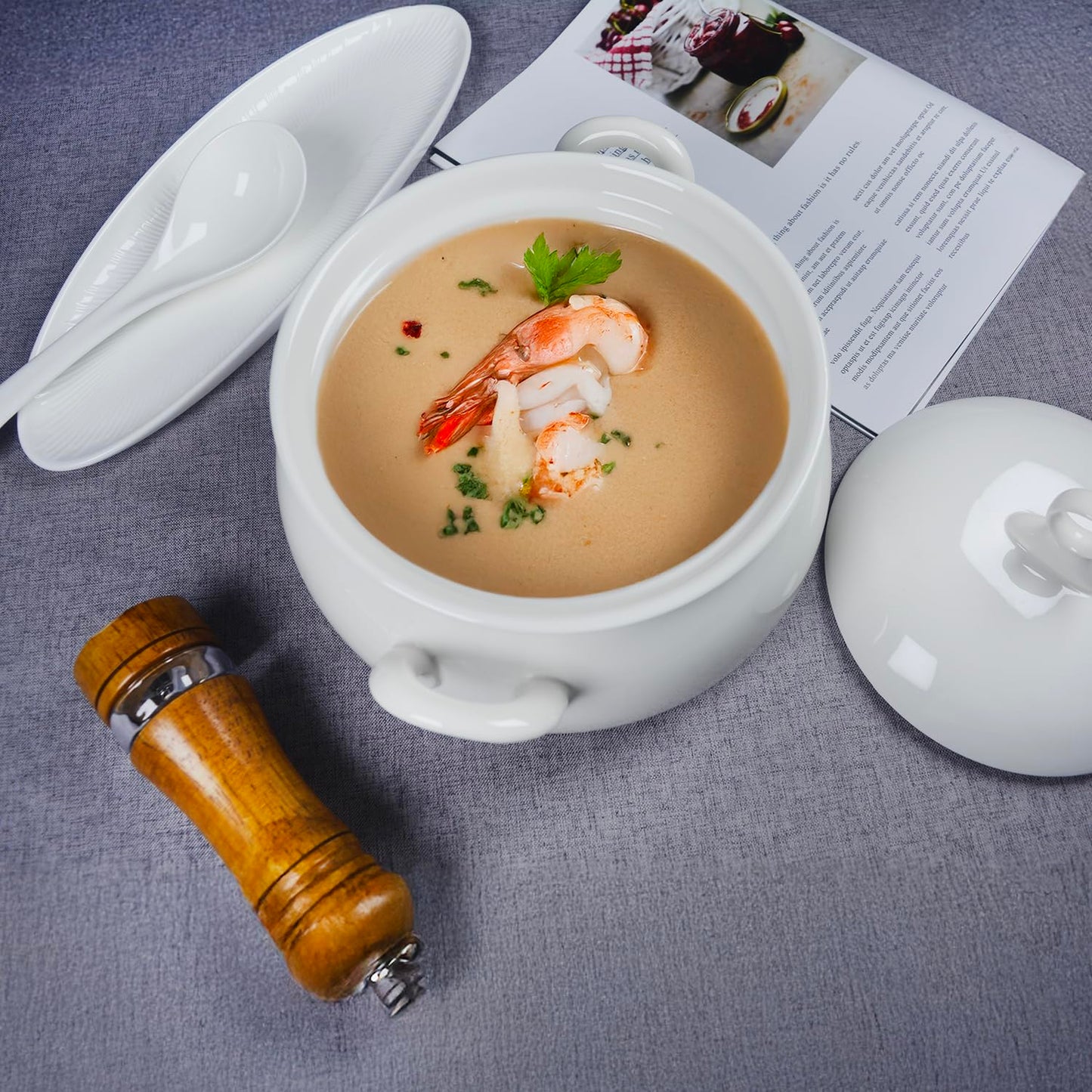 dingdaer Ceramic Serving Soup Tureen Bowls with Lid and soup spoon, 2.4 QT White French Serving Tureen, Lovely Soup Pot for Casserole dish Salad Pasta Noodles Stew, Microwave Dishwasher Safe