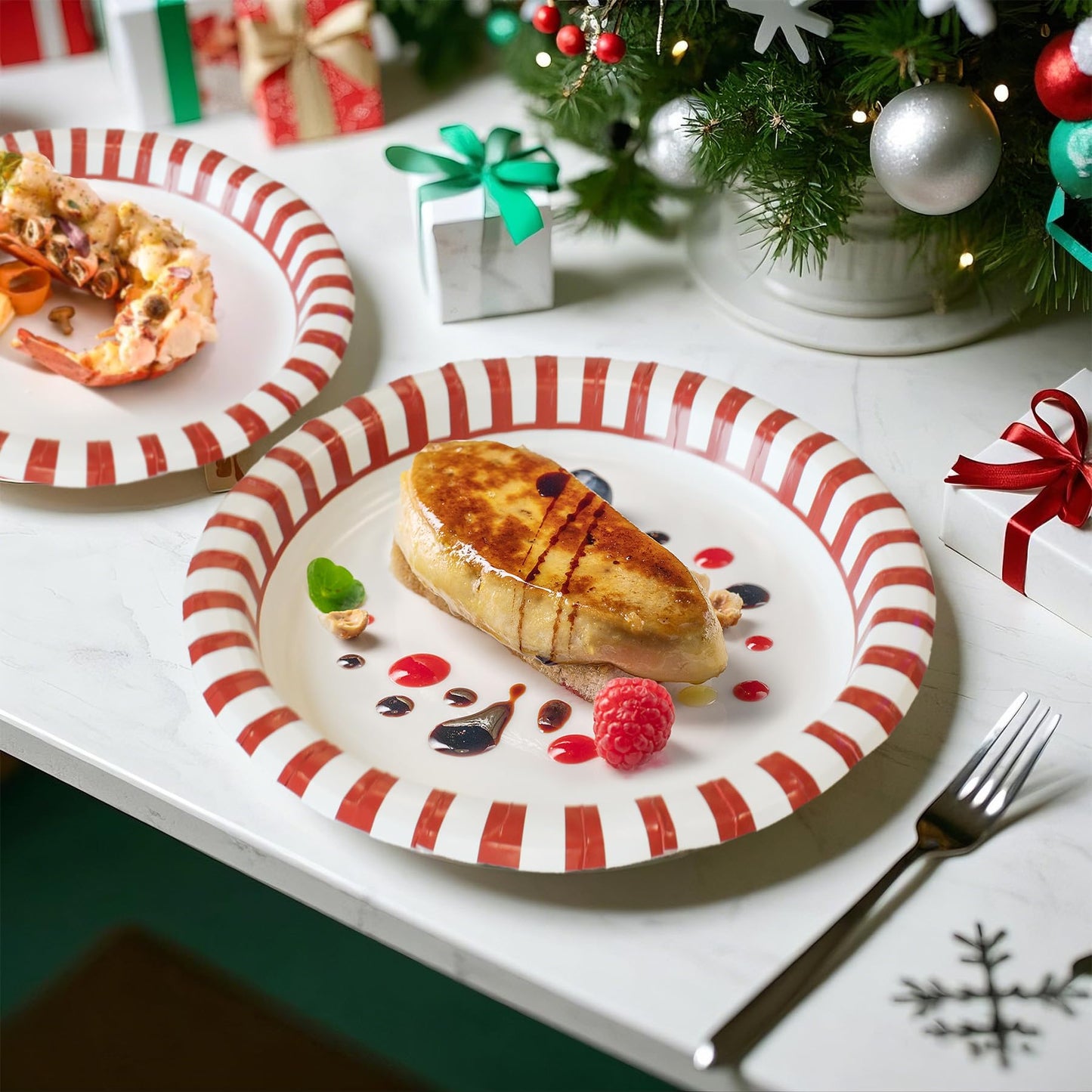 yesbox 150 Pack 10 Inch Red and White Striped Paper Plates, Soak & Grease Proof, Disposable Heavy Duty Dinner Plates for Holiday Parties, Christmas, Winter Events