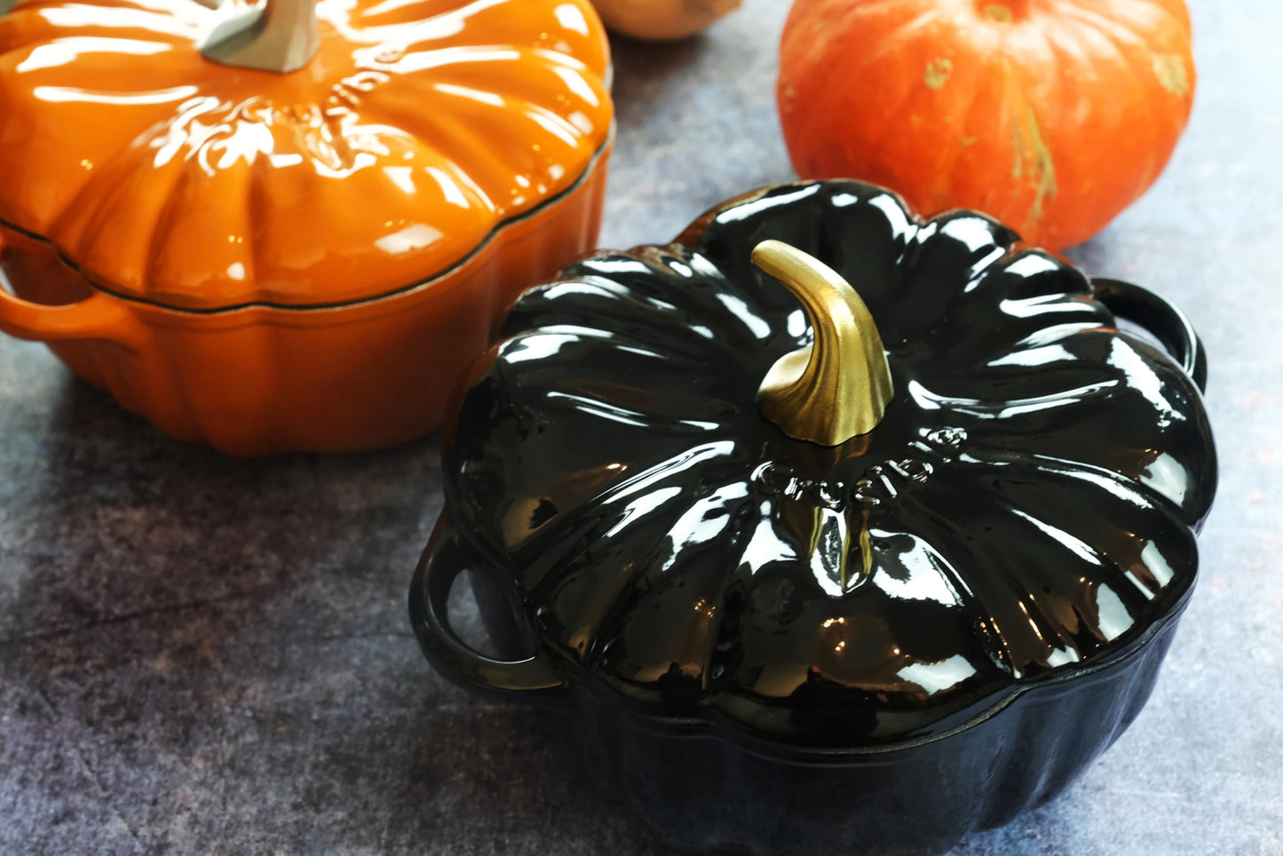 Enameled Cast Iron Pumpkin Pot Dutch Oven Cocotte, Black, 2.32 qt (2.2 L)