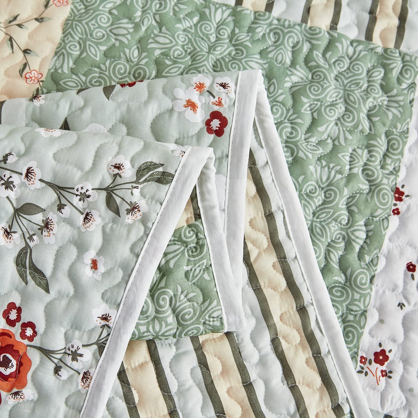 Floral Patchwork Quilt Set 3 Pieces Full/Queen Size, Green Plaid Reversible Bedspread Coverlet Set, Soft Microfiber Lightweight Bed Cover for All Season (90" x 90", 1 Quilt+ 2 Pillow Shams)