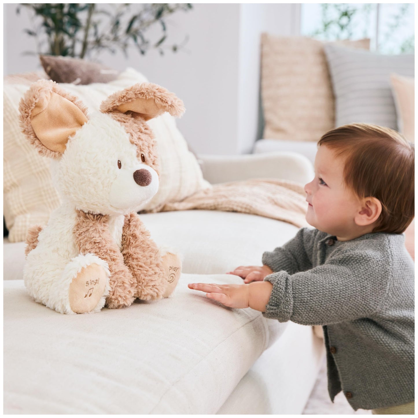 Baby GUND Peeki The Puppy Animated Plush, Singing Stuffed Animal, Sensory Toy for Babies and Toddlers, Plays Peek-a-Boo and Sings, Brown/Cream, 12”