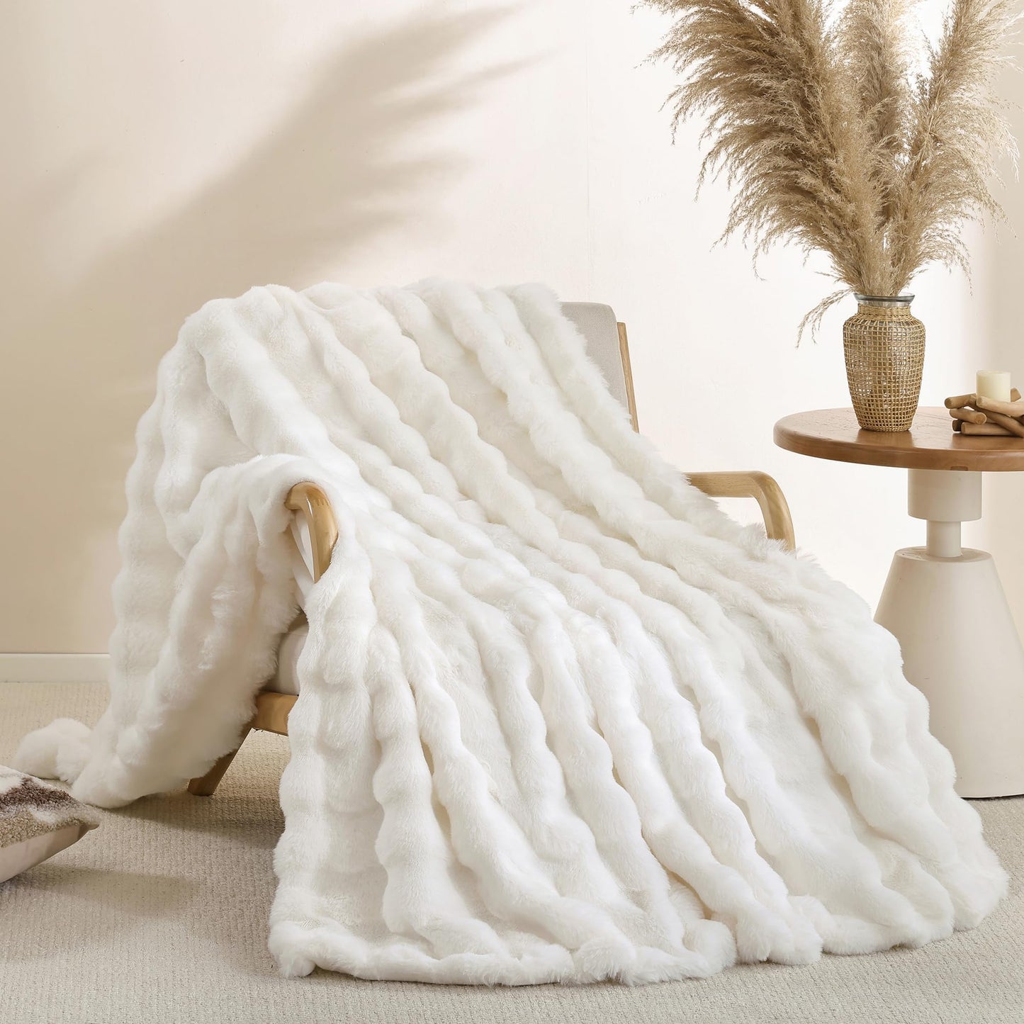 YIKUSH Faux Fur Blanket Fleece Cream White Fluffy Blanket for Sofa, Cozy Soft Plush Throw Blanket for Couch Bed, Luxury Thick Fuzzy Couch Blanket for Winter, Comfy Bubble Blanket - 50" x 60"