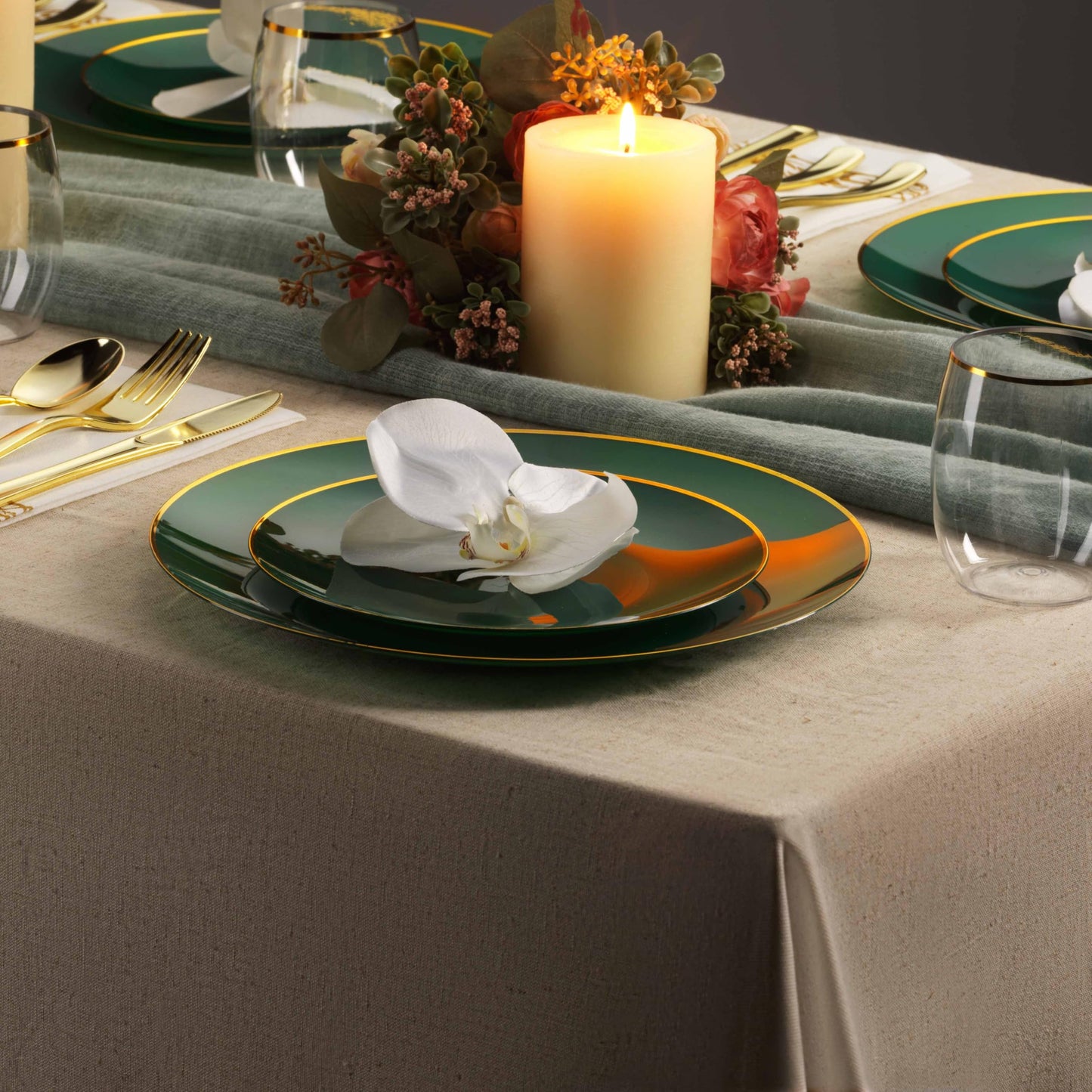 Munfix 100 Green Gold Plastic Plates Set, 50 Pcs 10 Inch Dinner and 50 Pcs 7 Inch Plastic Dessert Plates, Elegant Fancy Heavy Duty Disposable Plates for Party, Wedding, Green with Gold Rim
