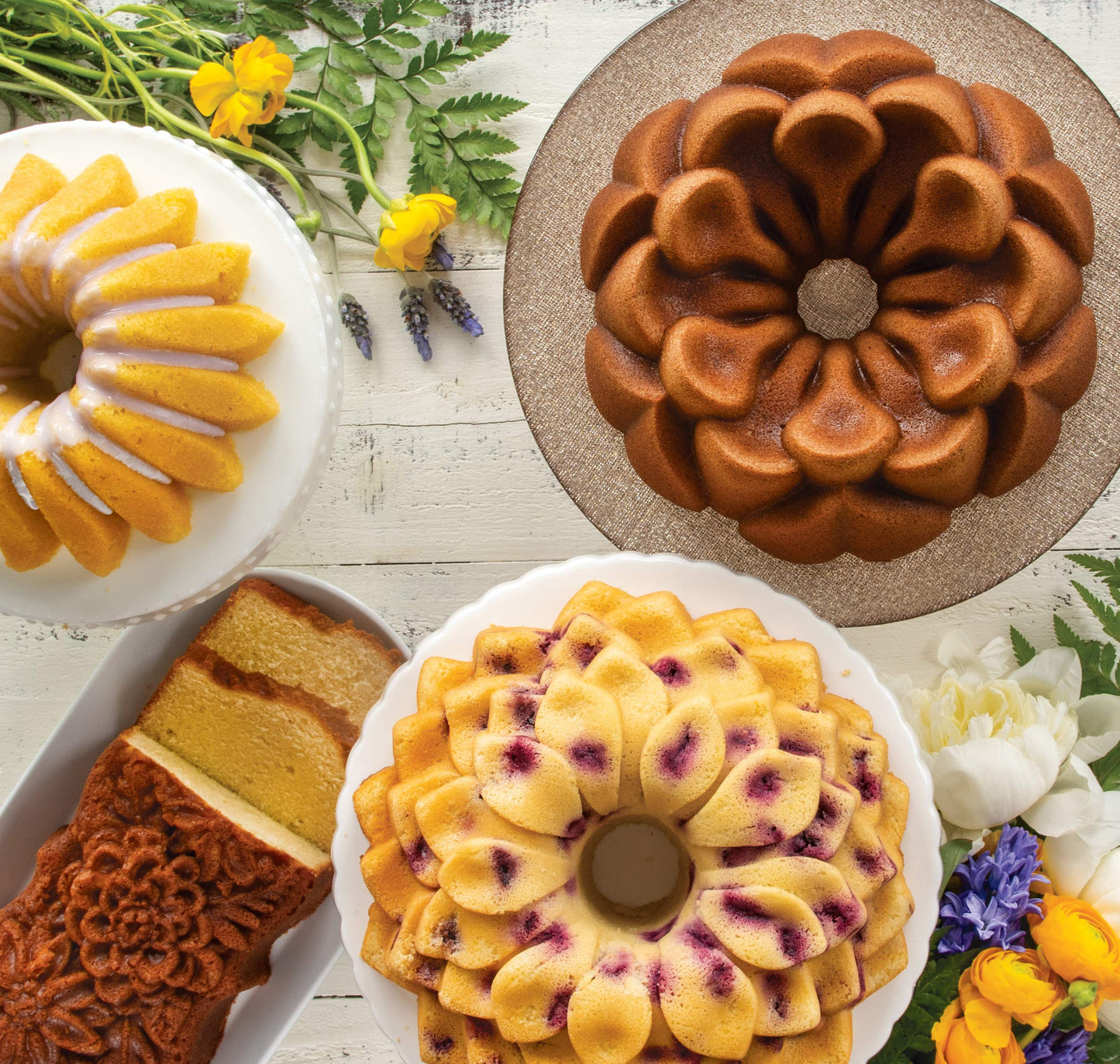 Nordic Ware 84177 Lotus Bundt Pan, Gold