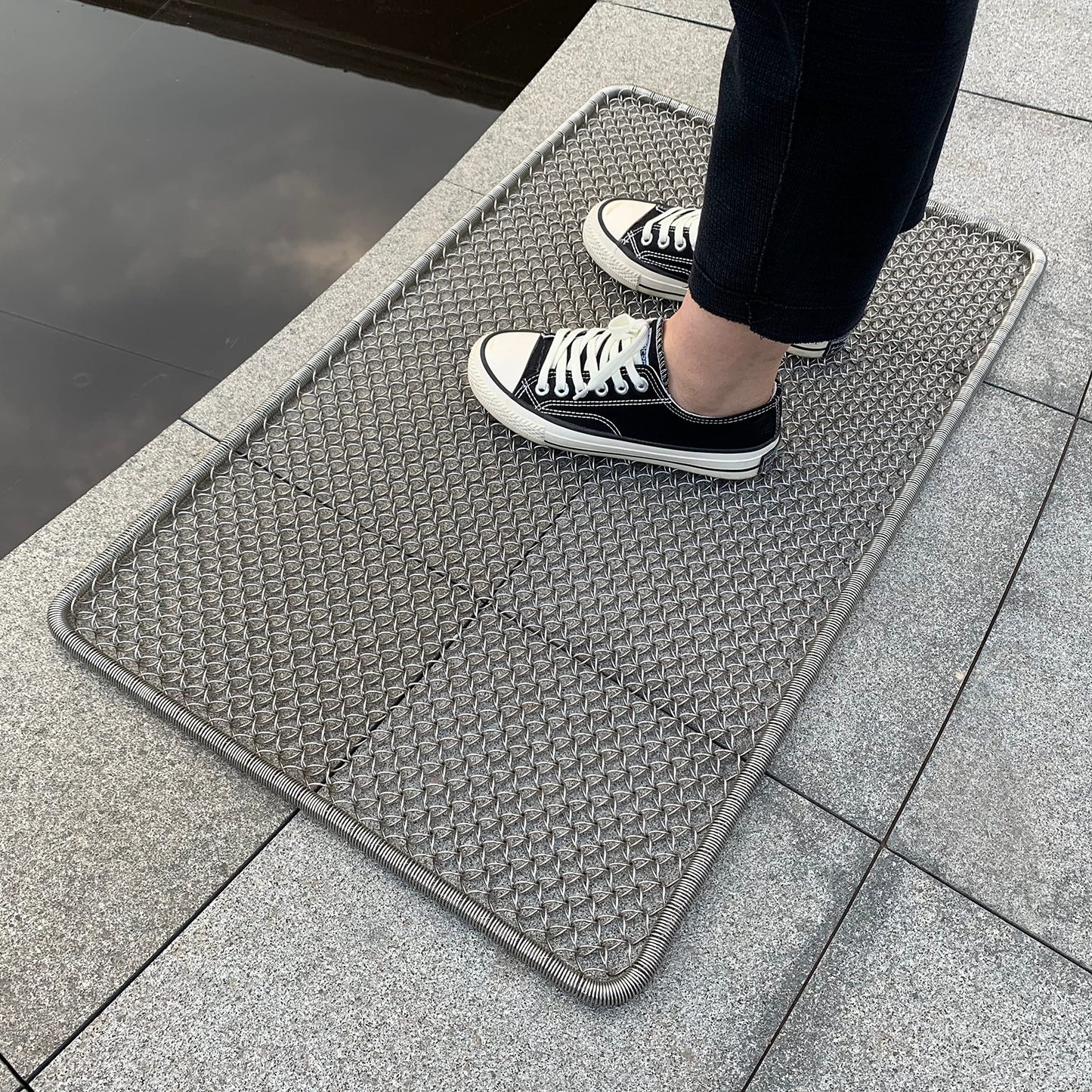 Metal Outdoor Entrance Door Mat, Waterproof, Odorless, Easy to Clean, All-Weather Outdoor Heavy Duty Scraper Door Mats for The Front Door of The House,18.5x31inch