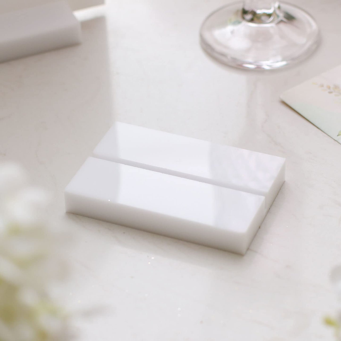 UNIQOOO 3" White Acrylic Stand | Wedding Sign Holders, 20 Count