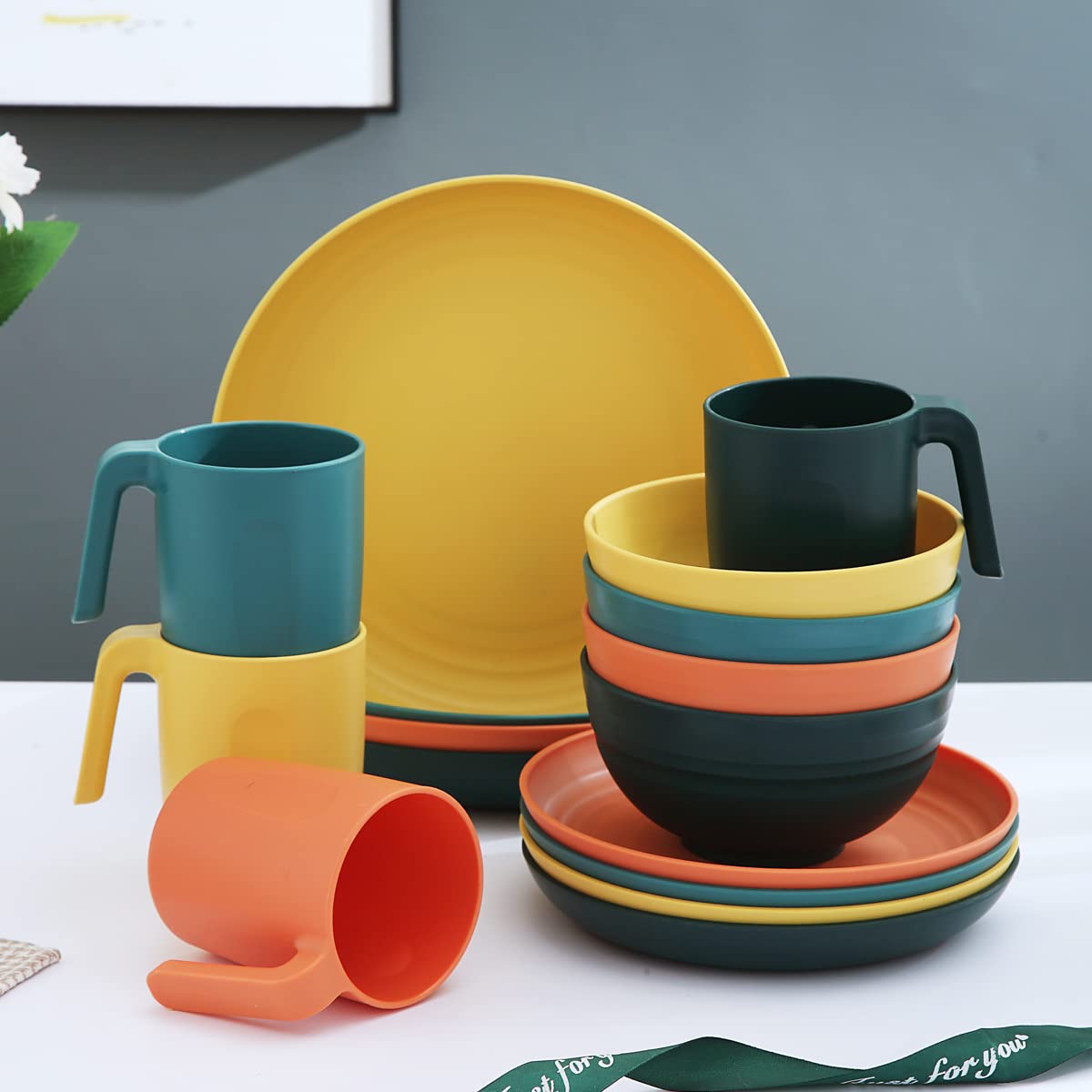 Kyraton Plastic Dinnerware Set of 16 Pieces, Unbreakable and Reusable Light Weight Plates Mugs Bowls Dishes Easy to Carry and Clean Microwave Safe BPA Free Dishwasher Safe Service for 4 (Mutil Color)
