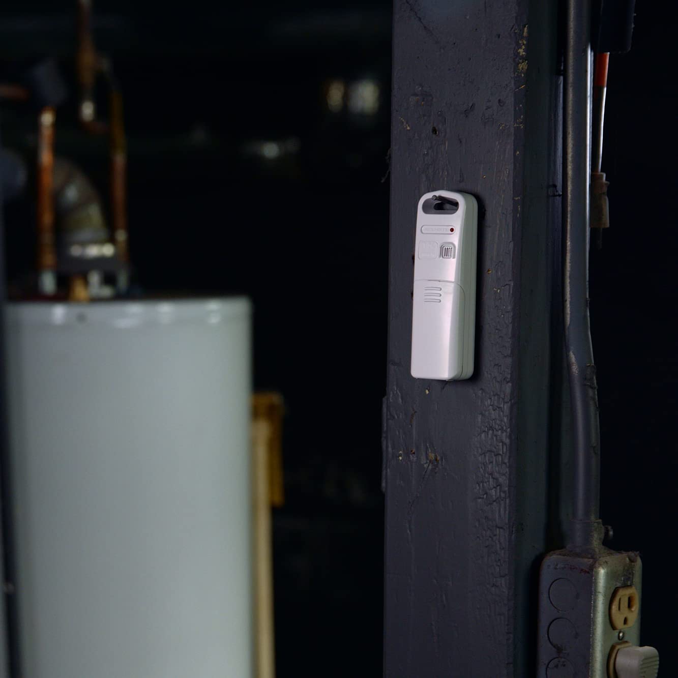 AcuRite 02082M Home Temperature and Humidity Station with 3 Indoor/Outdoor Sensors, Full Color