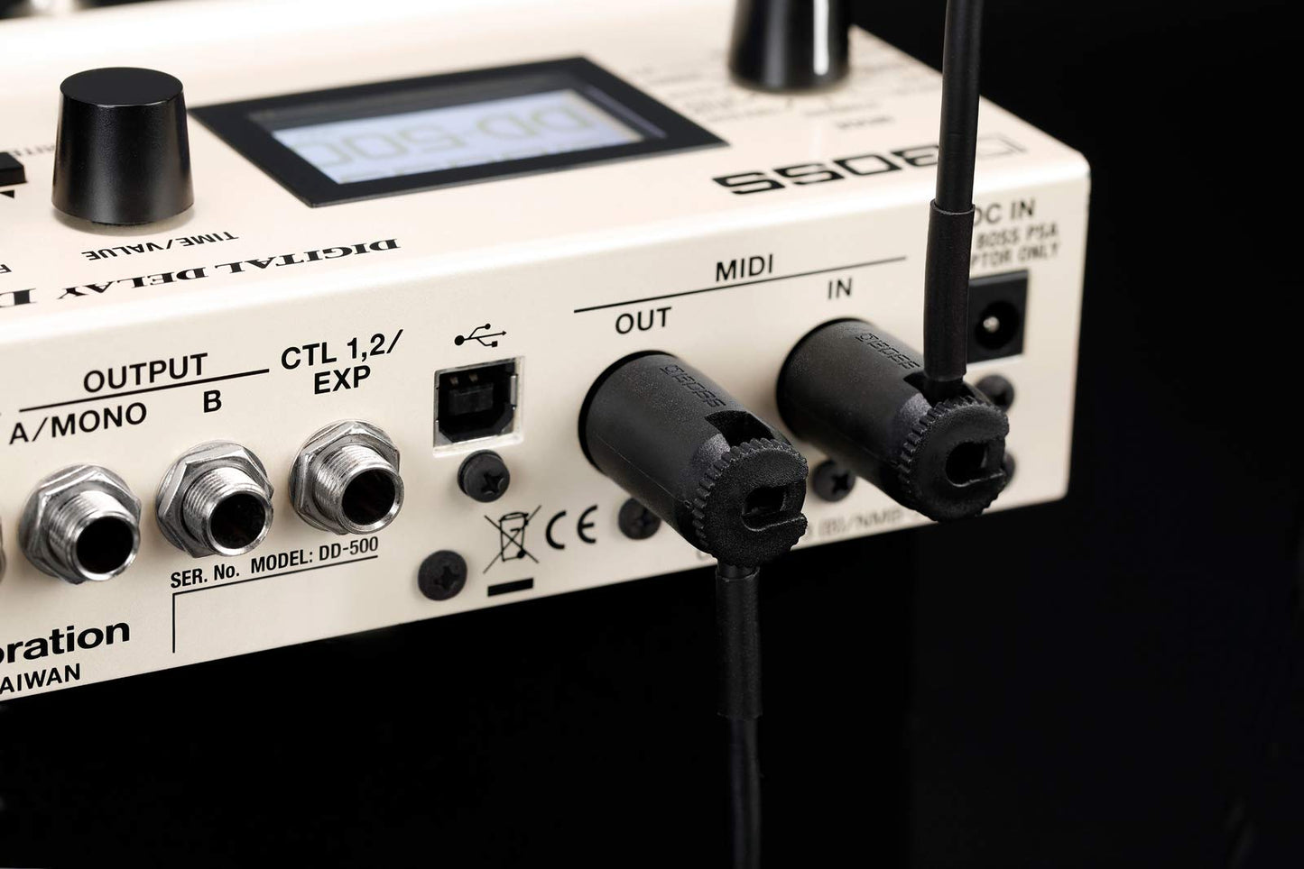 BOSS 3ft/1m Length – Space-Saving MIDI Cable with Multi-Directional connectors, Perfect for pedalboards and All MIDI Applications. (BMIDI-PB3)