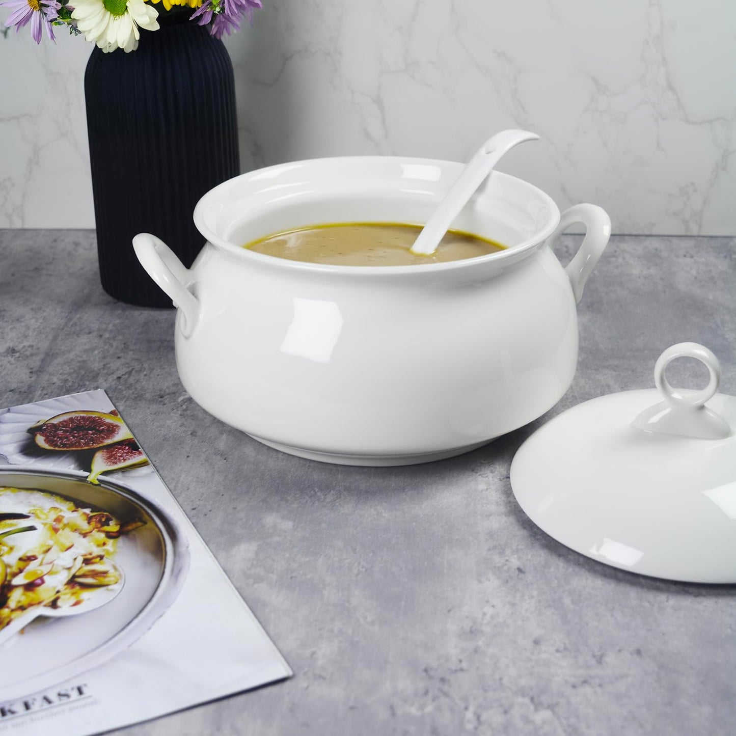 dingdaer Ceramic Serving Soup Tureen Bowls with Lid and soup spoon, 2.4 QT White French Serving Tureen, Lovely Soup Pot for Casserole dish Salad Pasta Noodles Stew, Microwave Dishwasher Safe