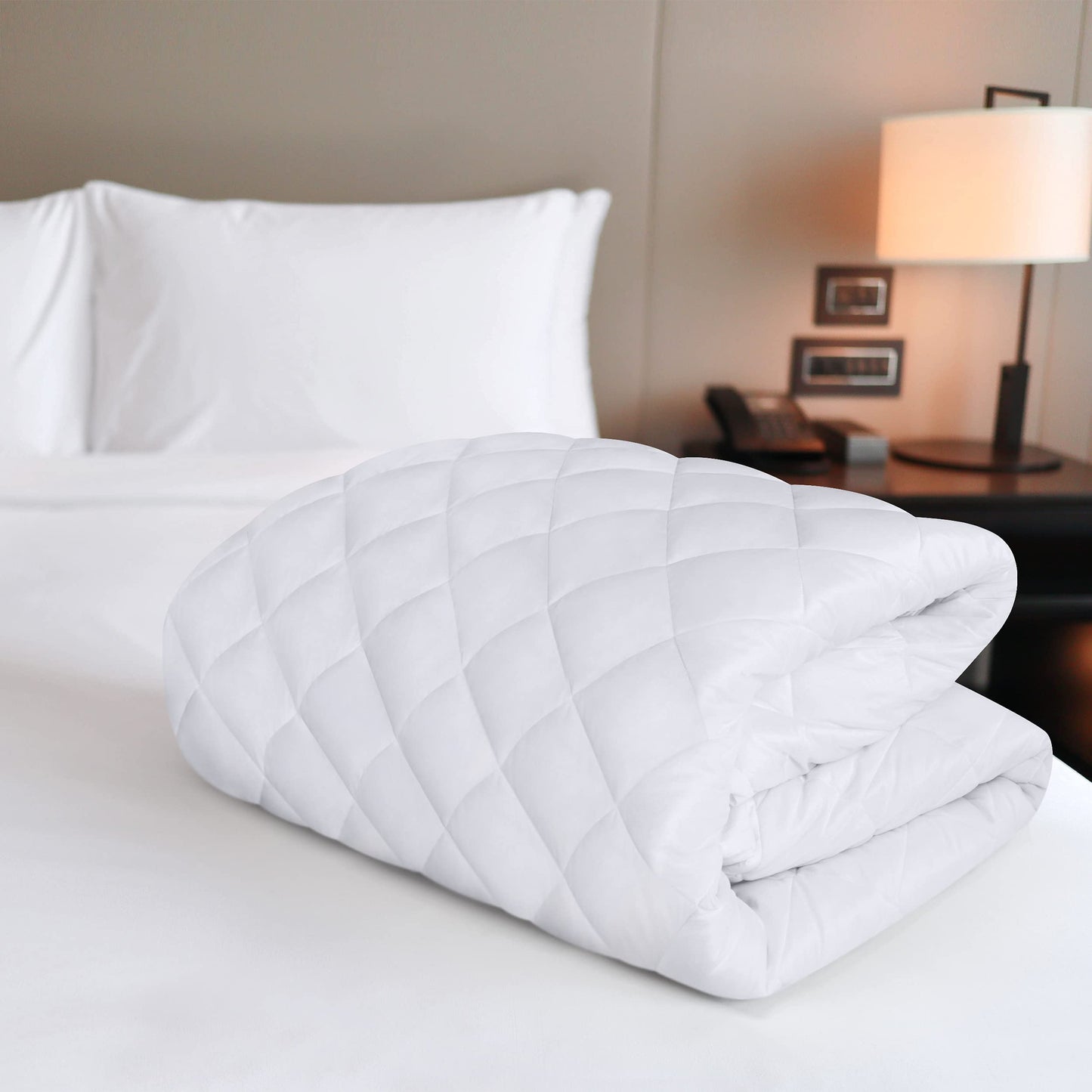 Utopia Bedding Quilted Fitted Mattress Pad – Full Size, Elastic Fitted Mattress Topper Protector and Cover Stretches up to 16 Inches Deep, Machine Washable (White)
