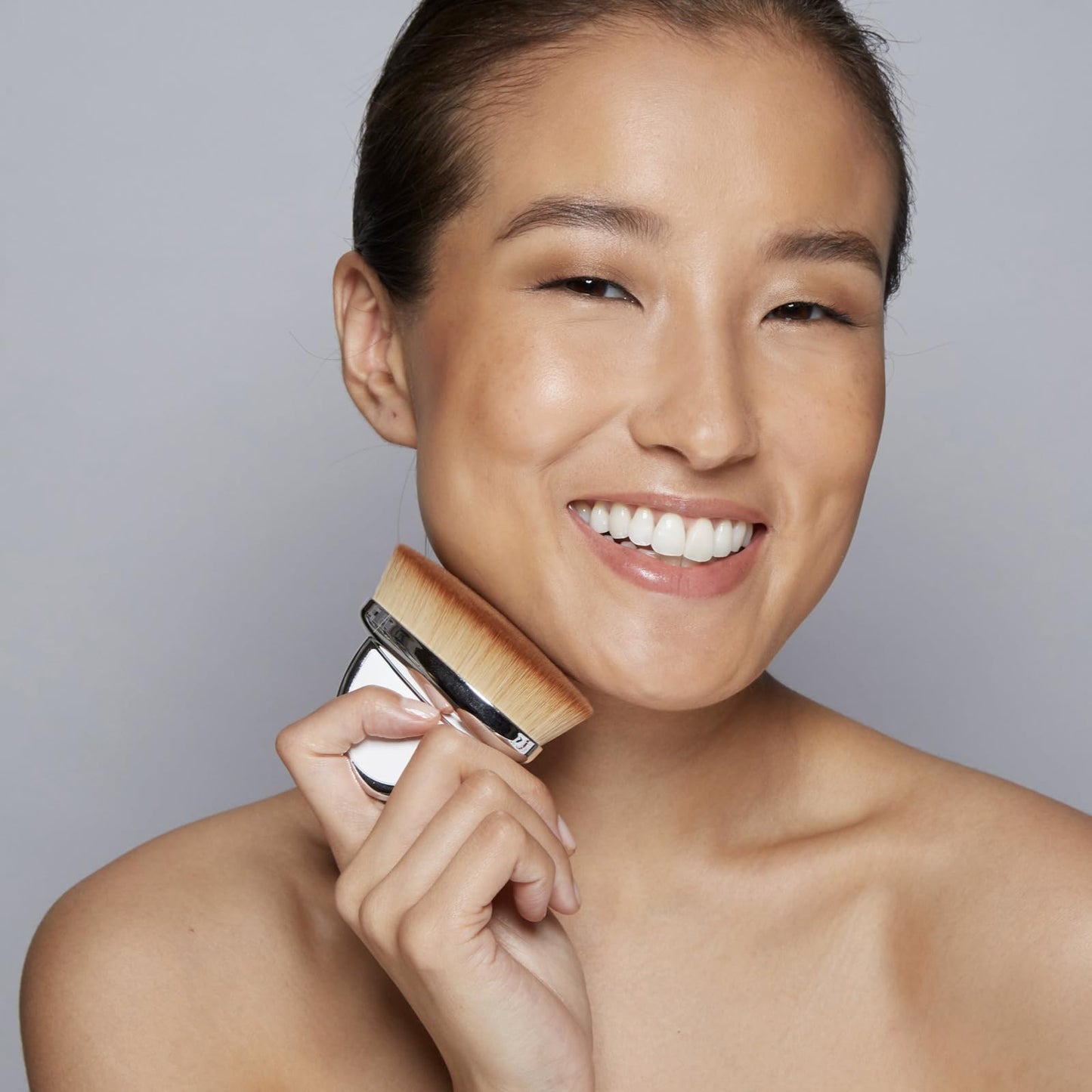 Artis Fini Brush - Makeup Brush for Face and Body, Foundation Brush for Liquid Makeup, Kabuki Brush, Body Makeup Brush, Makeup Brushes for Liquid Foundation