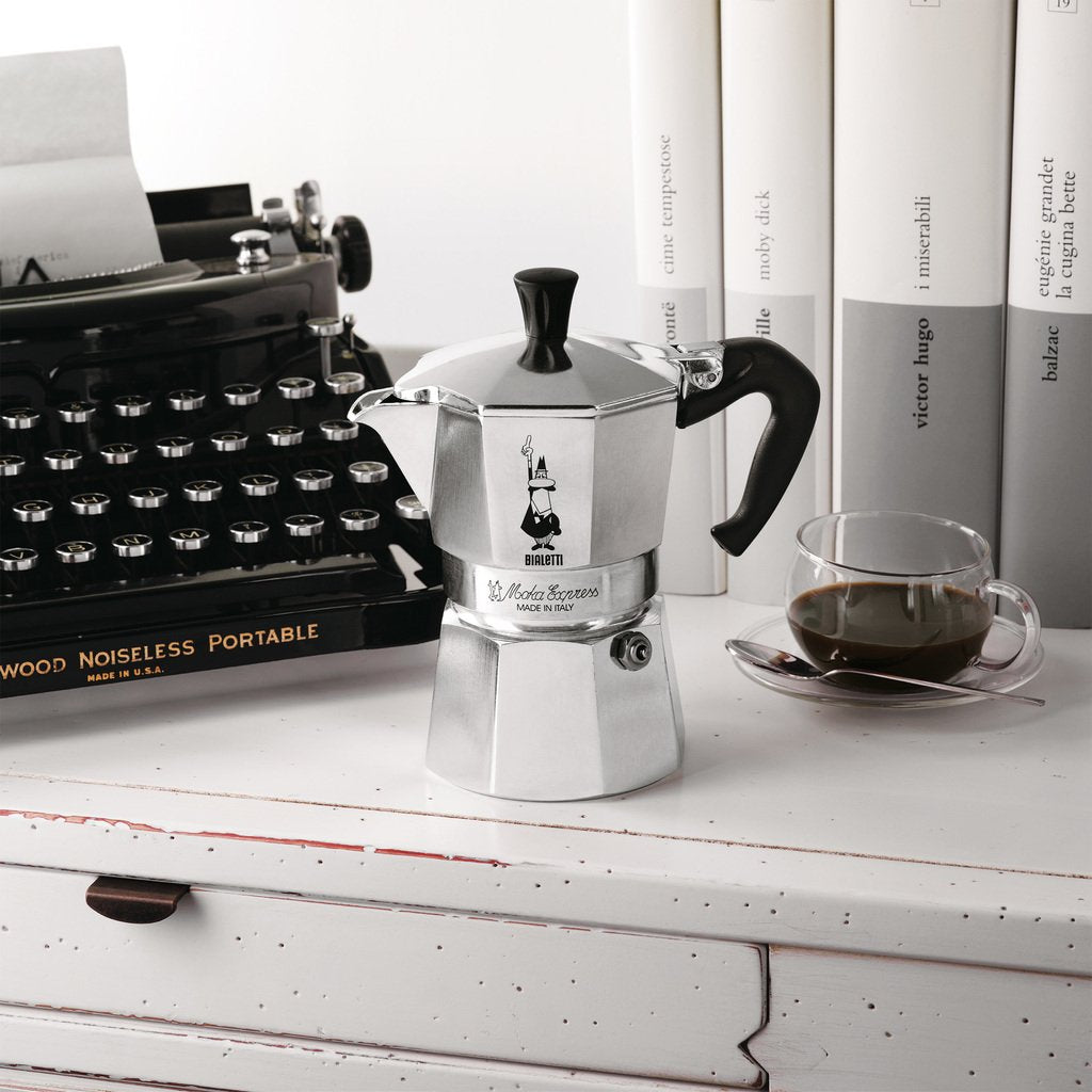 BIALETTI - Moka Express: Iconic Stovetop Espresso Maker, Makes Real Italian Coffee, Moka Pot 12 Cups (22 Oz - 670 Ml), Aluminium, Silver