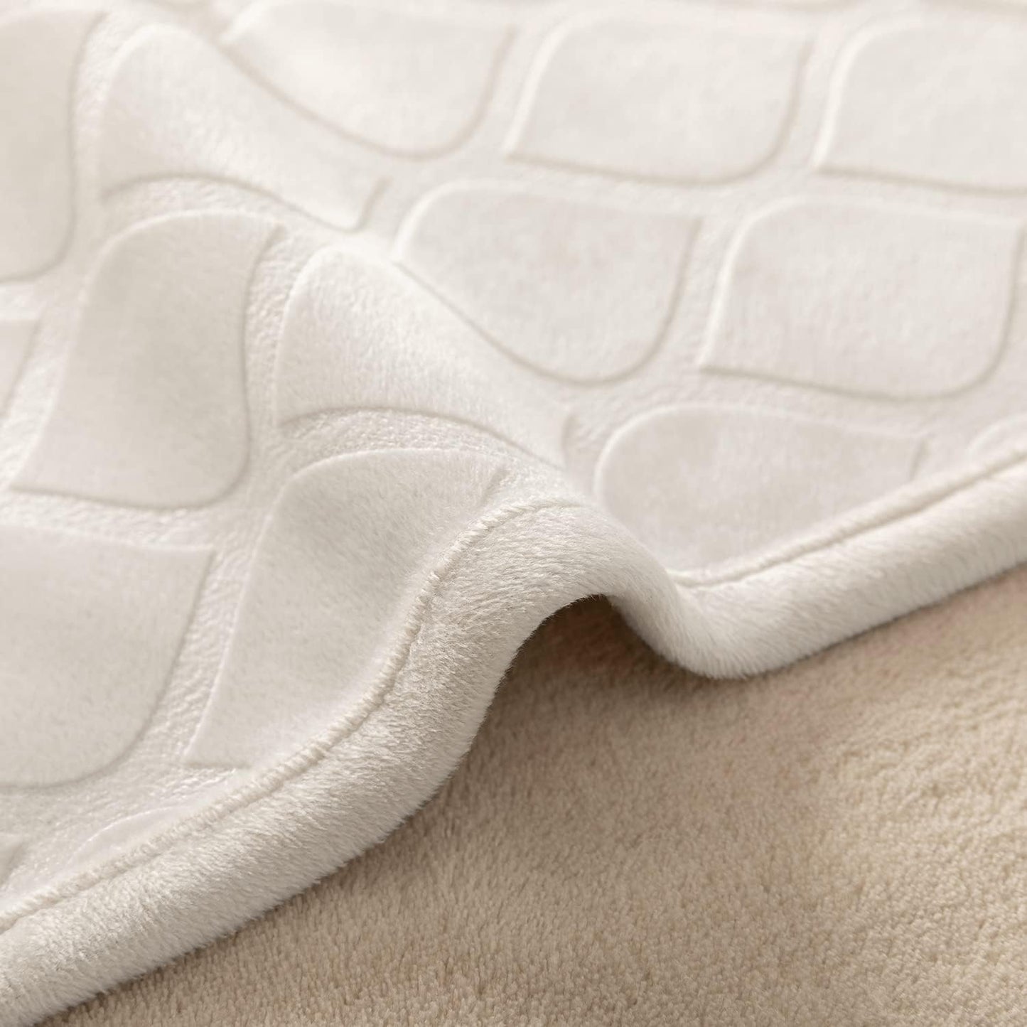 fuguitex Waterproof Dog Blanket Bed Cover Dog Crystal Velvet Moroccan Fuzzy Cozy Plush Pet Blanket Throw Blanket for Couch Sofa