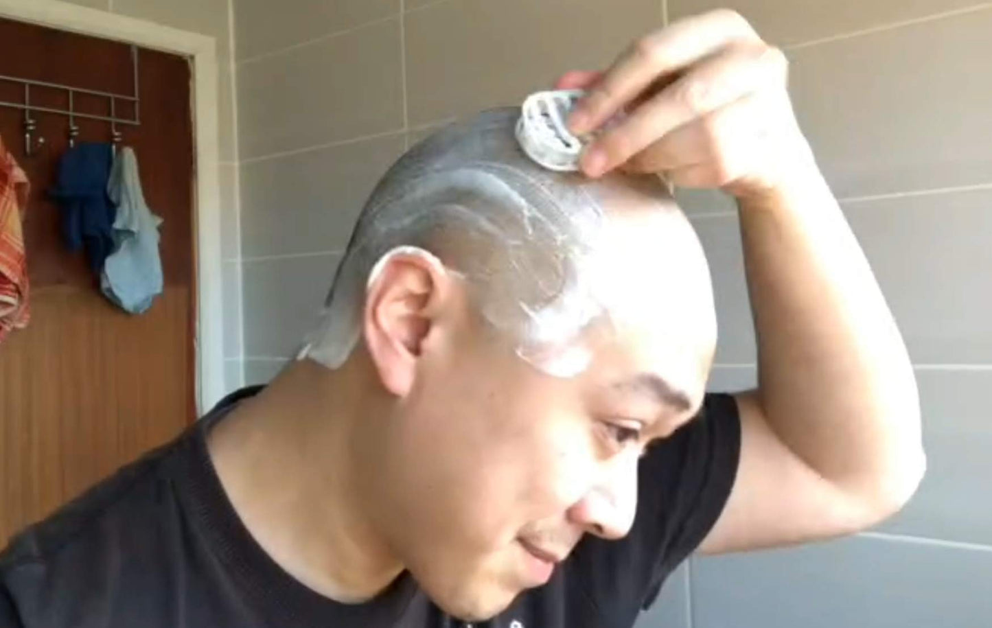 2x Classic Omnishaver - Black - The Fastest Way to Shave Head, Legs, Arms, Body | Disposable Shaving Razor Self Cleans & Strops During Use | Hair Cutter with Durable Blade | Bald Head Shaver for Men