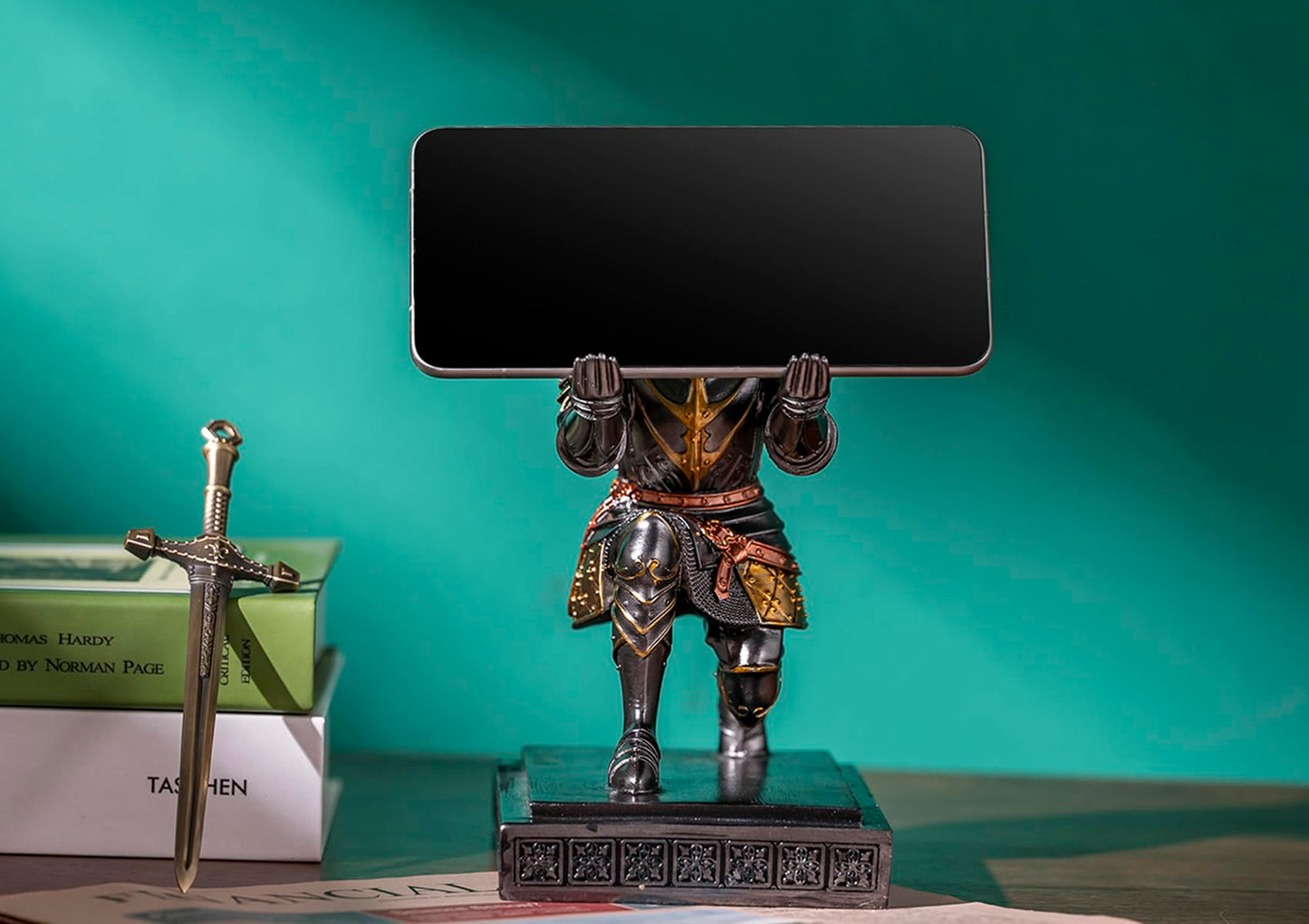 HDMbigmi King's Guard Knight Pen Holder Pen Stand Desk Organizers and Accessories Resin Pencil Holder as Gift with a Nice Letter Opener for Office and Home Desk Organizer (Iron)
