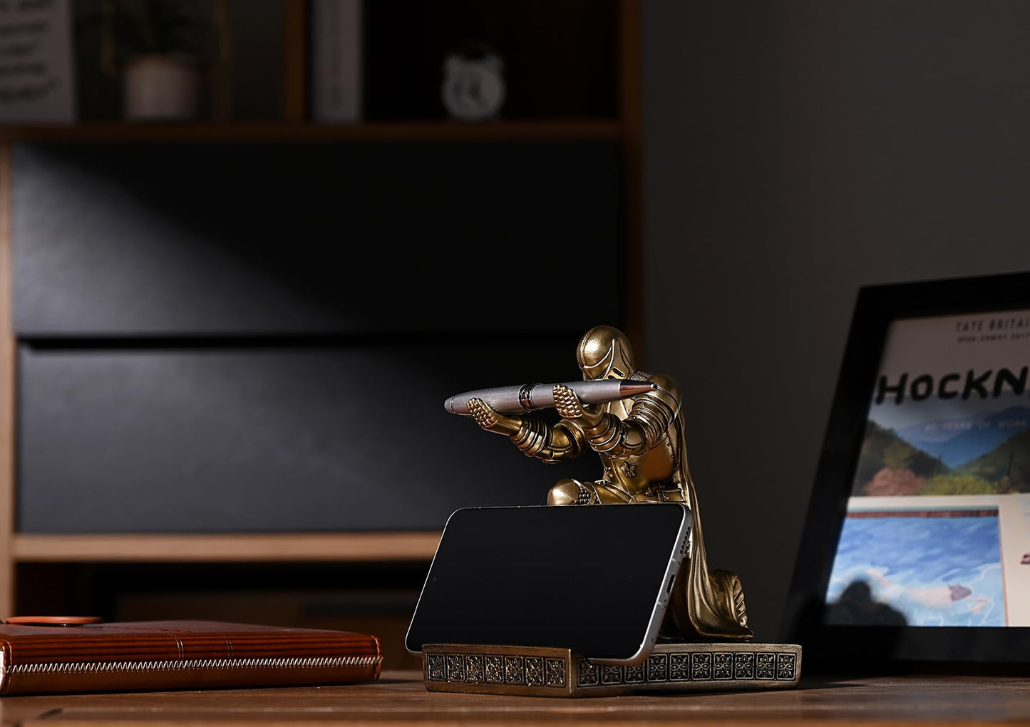 CYXStar Windbreaker Soldier Knight Pen Holder Personalized Desk Accessory, Mobile Phone & Gaming Controller Holder, Device Stand Gift for Medieval Enthusiasts (Bronze)