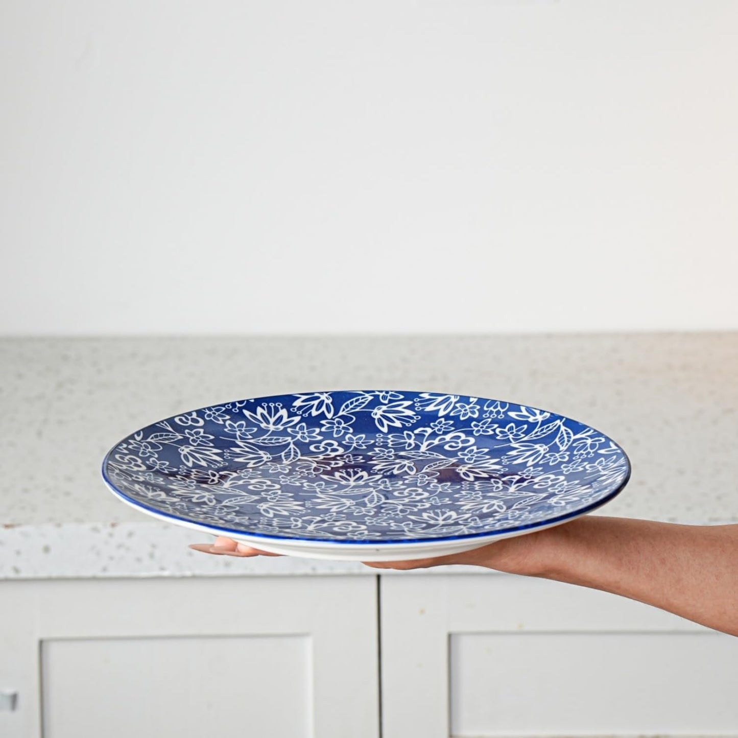Cerkik Ceramic Dinner Plates Set - 10.5 Inch / 27 cm Large Porcelain Salad Serving Plate for Pasta Steak Pancakes Pizza - Scratch Resistant Microwave Oven Dishwasher Safe - Set of 6 - Vintage Blue