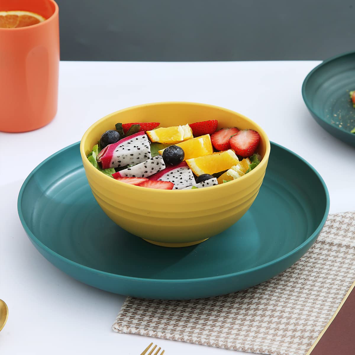 Kyraton Plastic Dinnerware Set of 16 Pieces, Unbreakable and Reusable Light Weight Plates Mugs Bowls Dishes Easy to Carry and Clean Microwave Safe BPA Free Dishwasher Safe Service for 4 (Mutil Color)