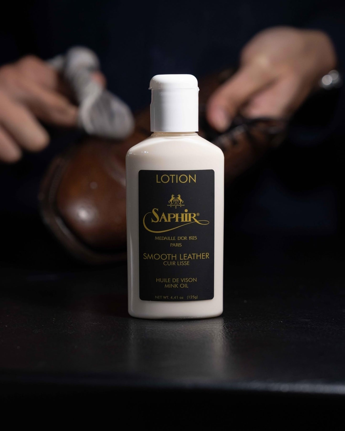 Saphir Médaille d’Or Leather Lotion – 125ml – Luxury Conditioner with Mink Oil for Cleaning, Nourishing & Protecting Smooth Leather Shoes, Bags, Jackets & Furniture – Restores Shine & Softness