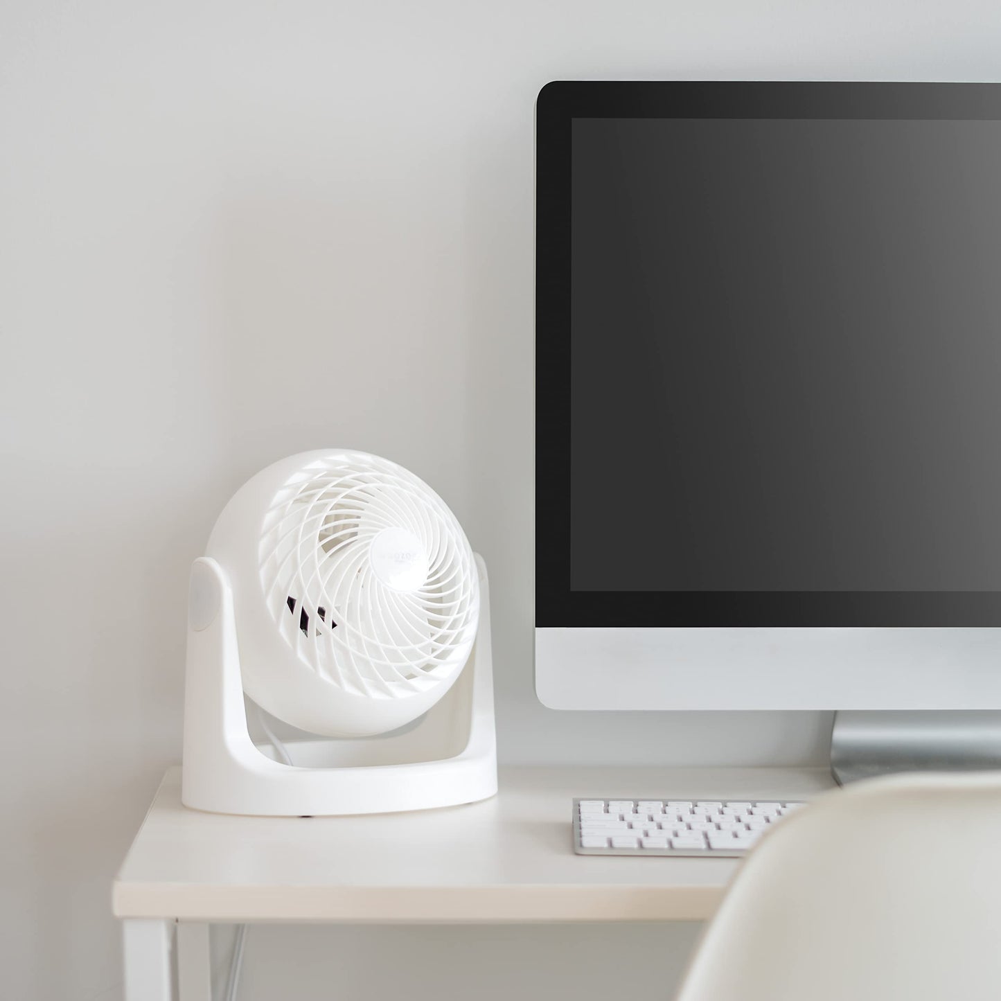 IRIS USA WOOZOO Desk Fan, Oscillating Table Air Circulator, 3 Speeds, 52ft Max Air Distance, 10 Inches, 360° Adjustable Tilt, 30 db Low Noise, Fan for Bedroom, Office, Dorm, Medium, White