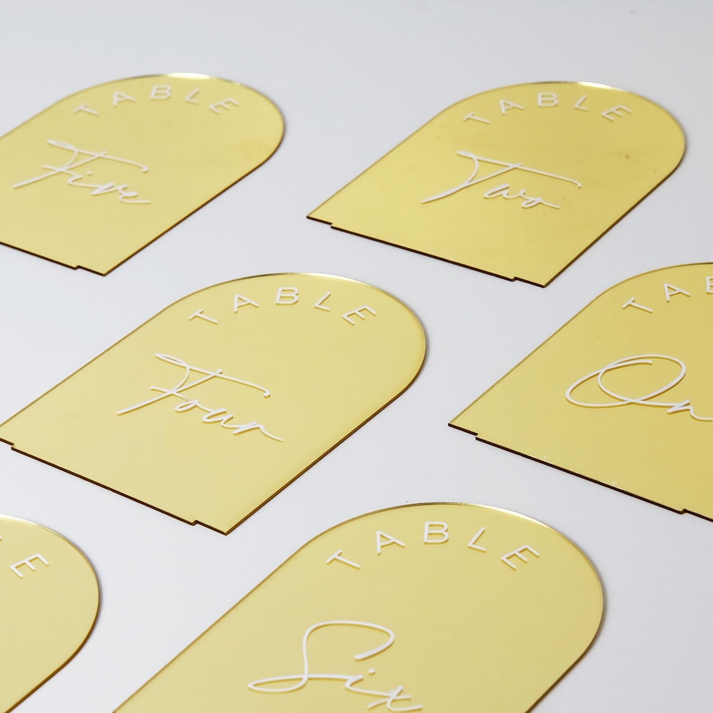 Gold Mirrored Arch Wedding Table Numbers with Stands 1-30, 5x7 Inch Acrylic Arch Sign with Holder, Gold Arch Acrylic Table Numbers for Wedding Reception Table Centerpiece Decoration(Gold Mirror, Table