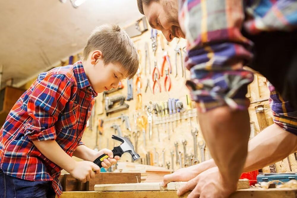 QeeHeng Kids Tool Set, Kids Real Tools kit, Real Children's Tool Set Toy for DIY Construction Woodworking Building, with Bag & Belt & Hammer & Handsaw, 18 Pieces, Gift for Boys Girls