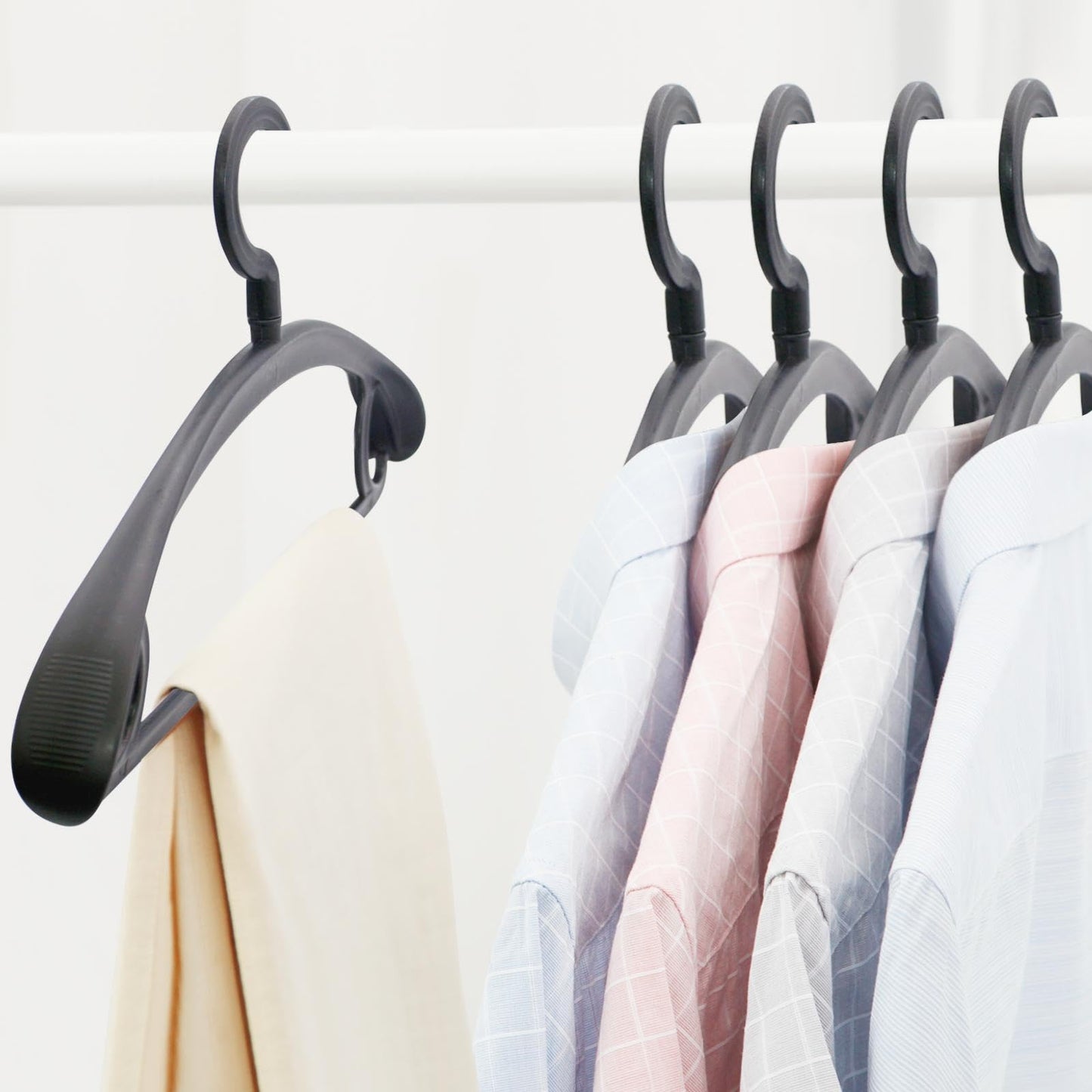 10 Pack Heavy Duty Plastic Hangers 25lb Capacity Swivel Hook Clothes Hanger Wide Shoulder Jacket Hangers Thick Winter Coat Hanger (Black)