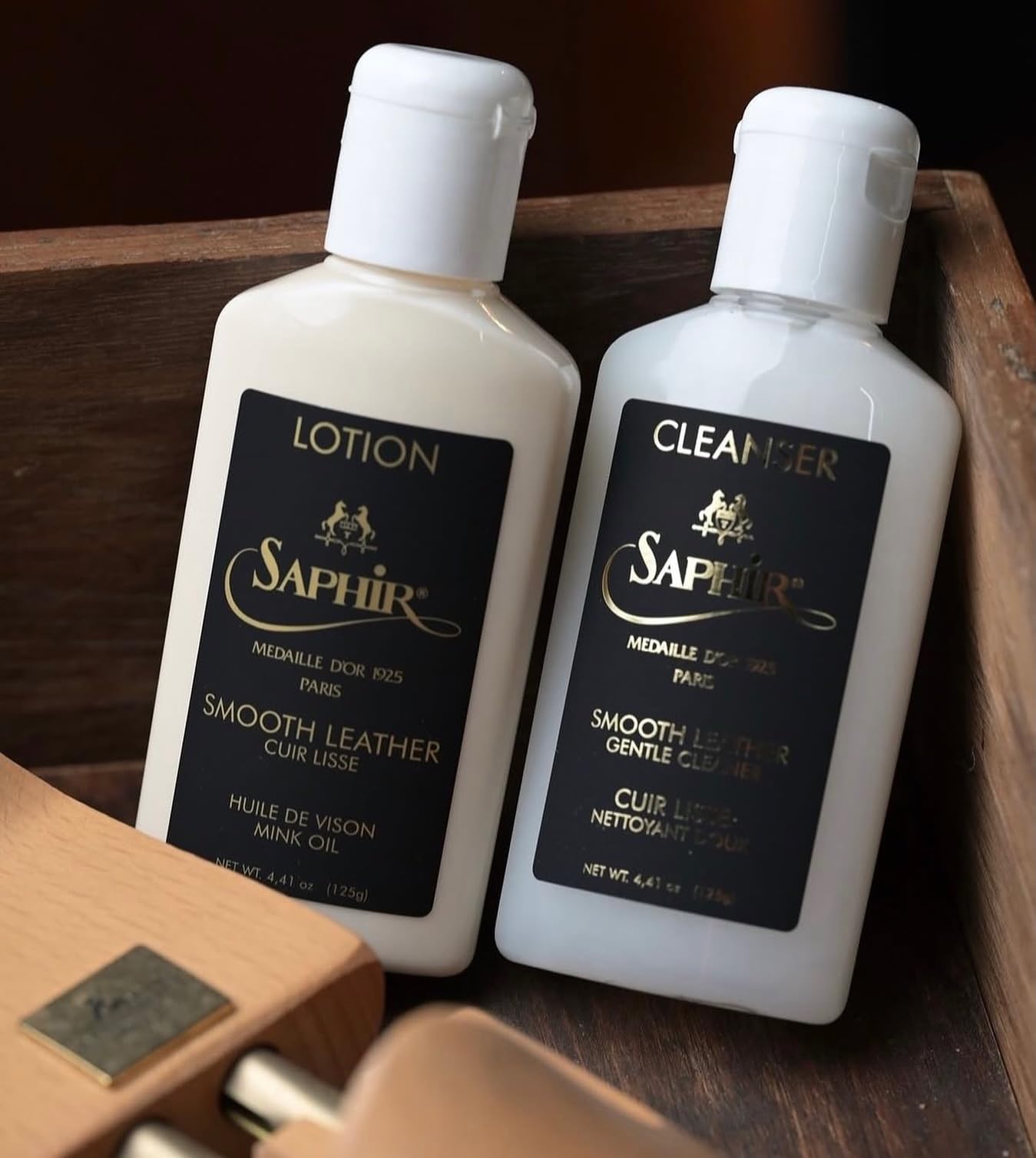 Saphir Médaille d’Or Leather Lotion – 125ml – Luxury Conditioner with Mink Oil for Cleaning, Nourishing & Protecting Smooth Leather Shoes, Bags, Jackets & Furniture – Restores Shine & Softness
