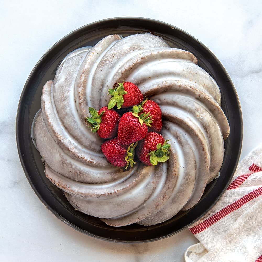 Nordic Ware Swirl Bundt Pan, 10-Cup, Gold