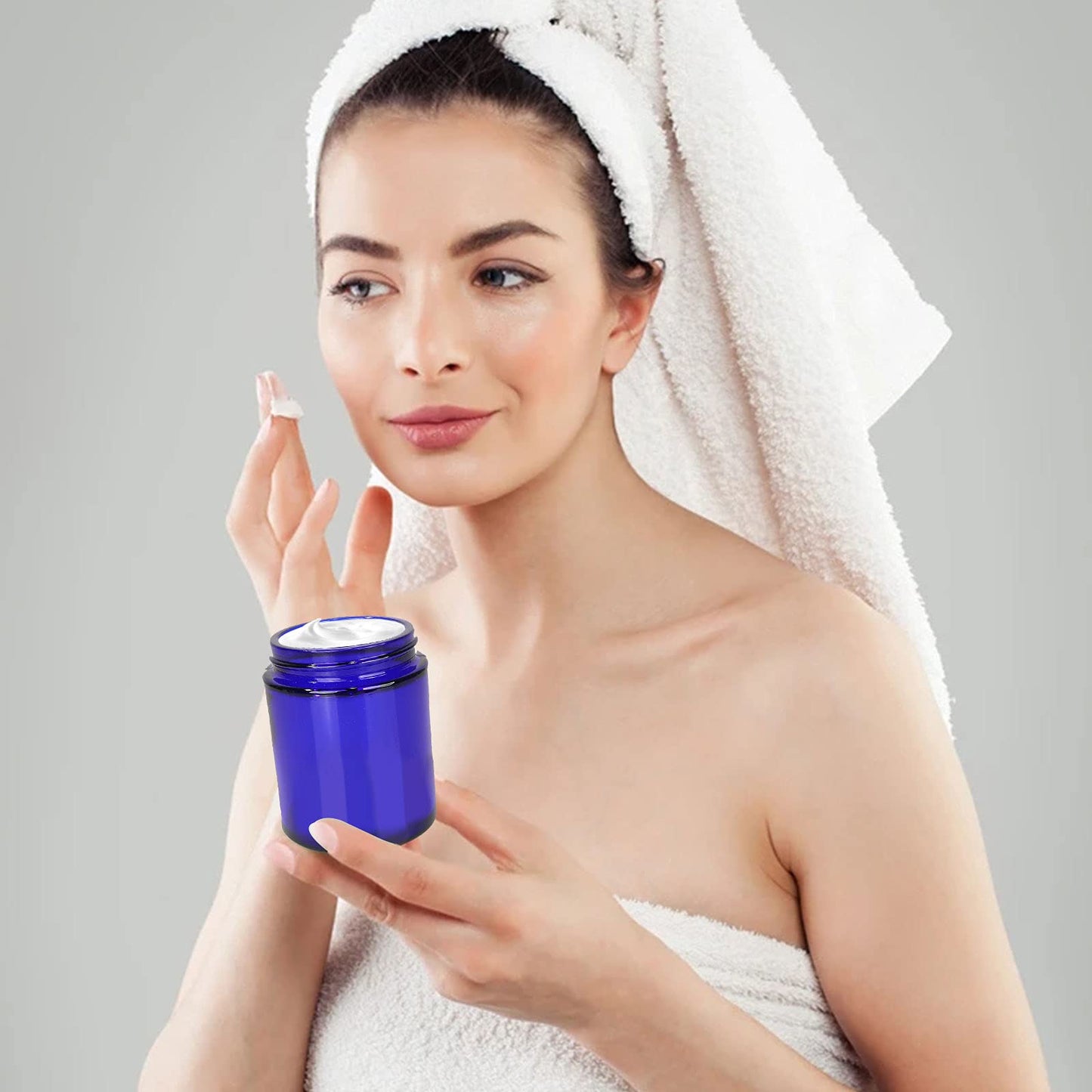 Betrome 8 oz Blue Glass Jars with Black Plastic Lids, 24 Pack Round Empty Cosmetic Jars for Beauty Items, Craft, Office Materials