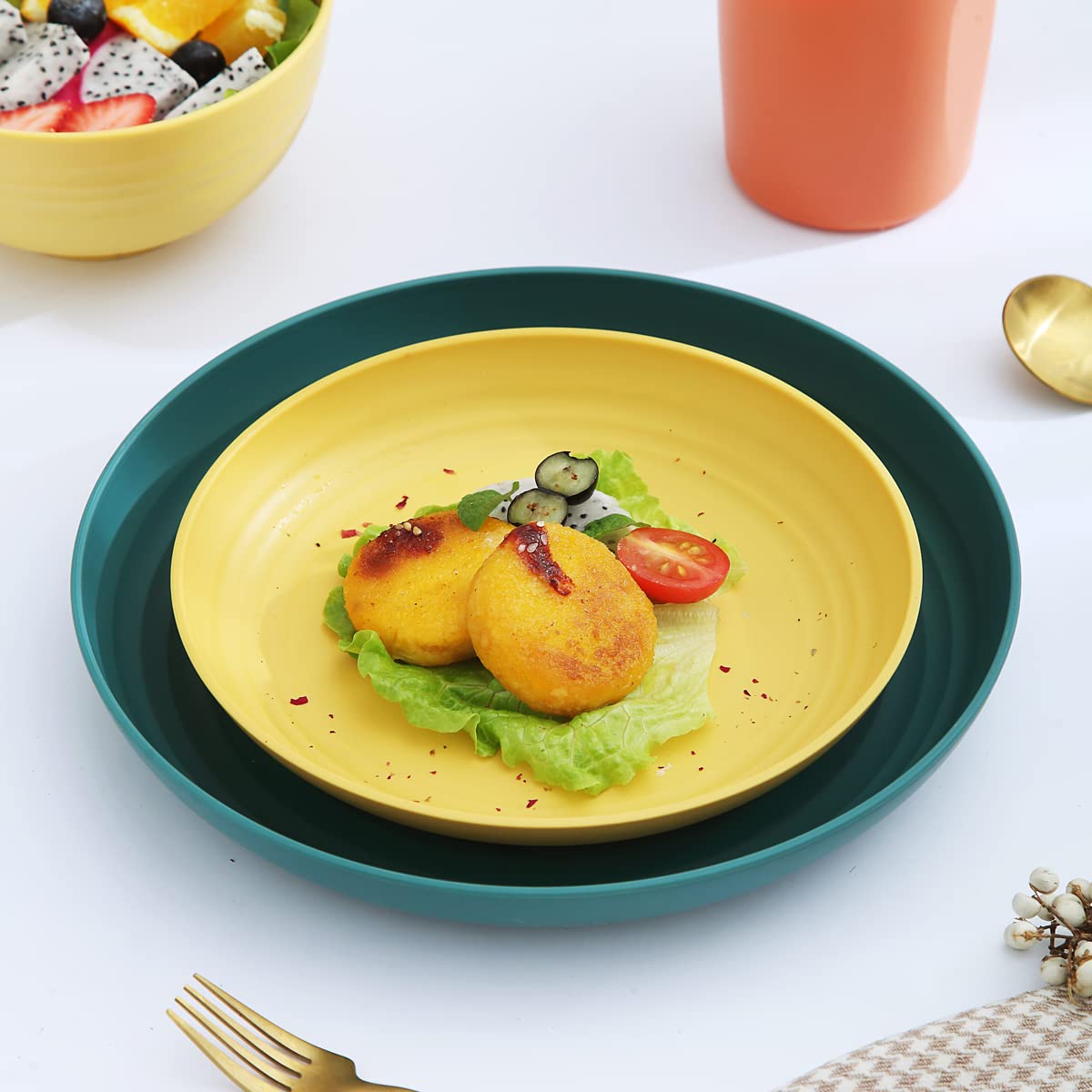 Kyraton Plastic Dinnerware Set of 16 Pieces, Unbreakable and Reusable Light Weight Plates Mugs Bowls Dishes Easy to Carry and Clean Microwave Safe BPA Free Dishwasher Safe Service for 4 (Mutil Color)