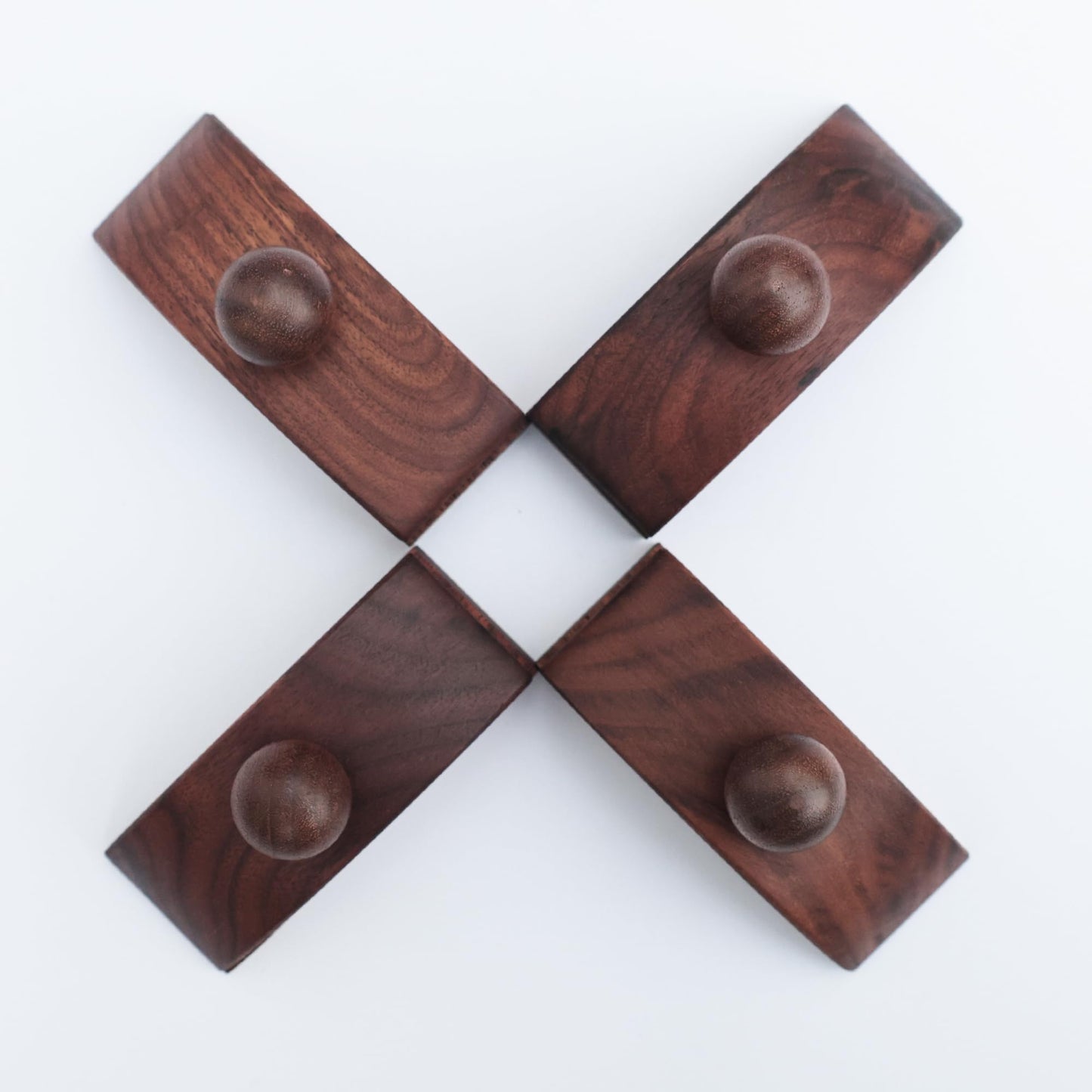 OHIYO Solid Walnut Wood Tapestry Wall Hangers 4 Pack Quilt Hangers, Blanket Hanger Clamps for Display, Wooden Wall Clips for Hanging Rug