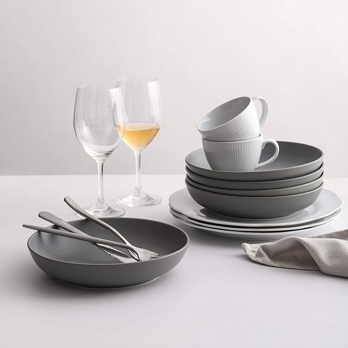 Y YHY Pasta Bowls 30oz, Large Salad Serving Bowls, Porcelain Soup Bowls, Grey Pasta Plates Set of 6, Wide and Flat, Microwave Dishwasher Safe, Grey Matte